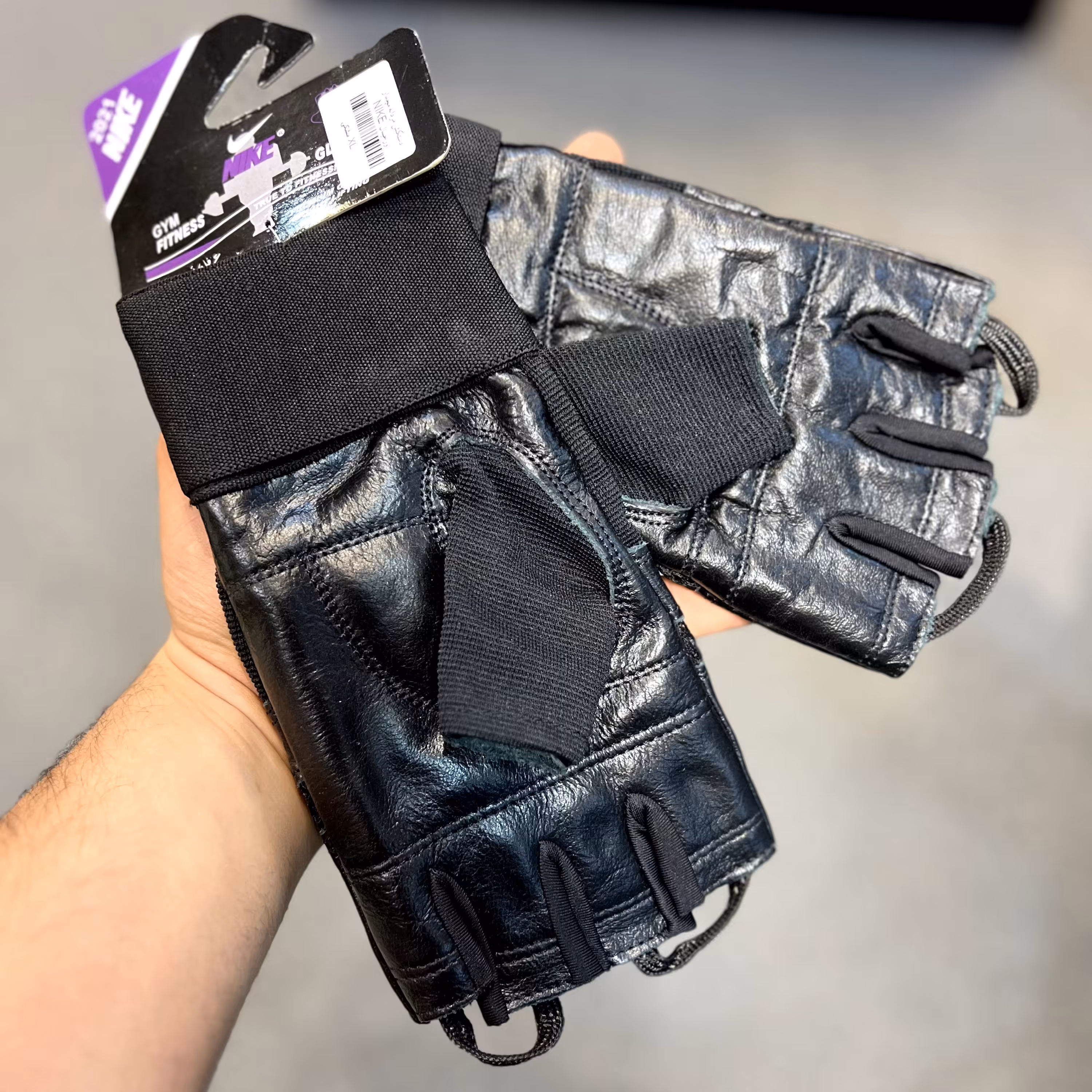 دستکش بدنسازی جنس چرم وارداتی برند نایک رنگ مشکی لباس بدنسازی کاراکو