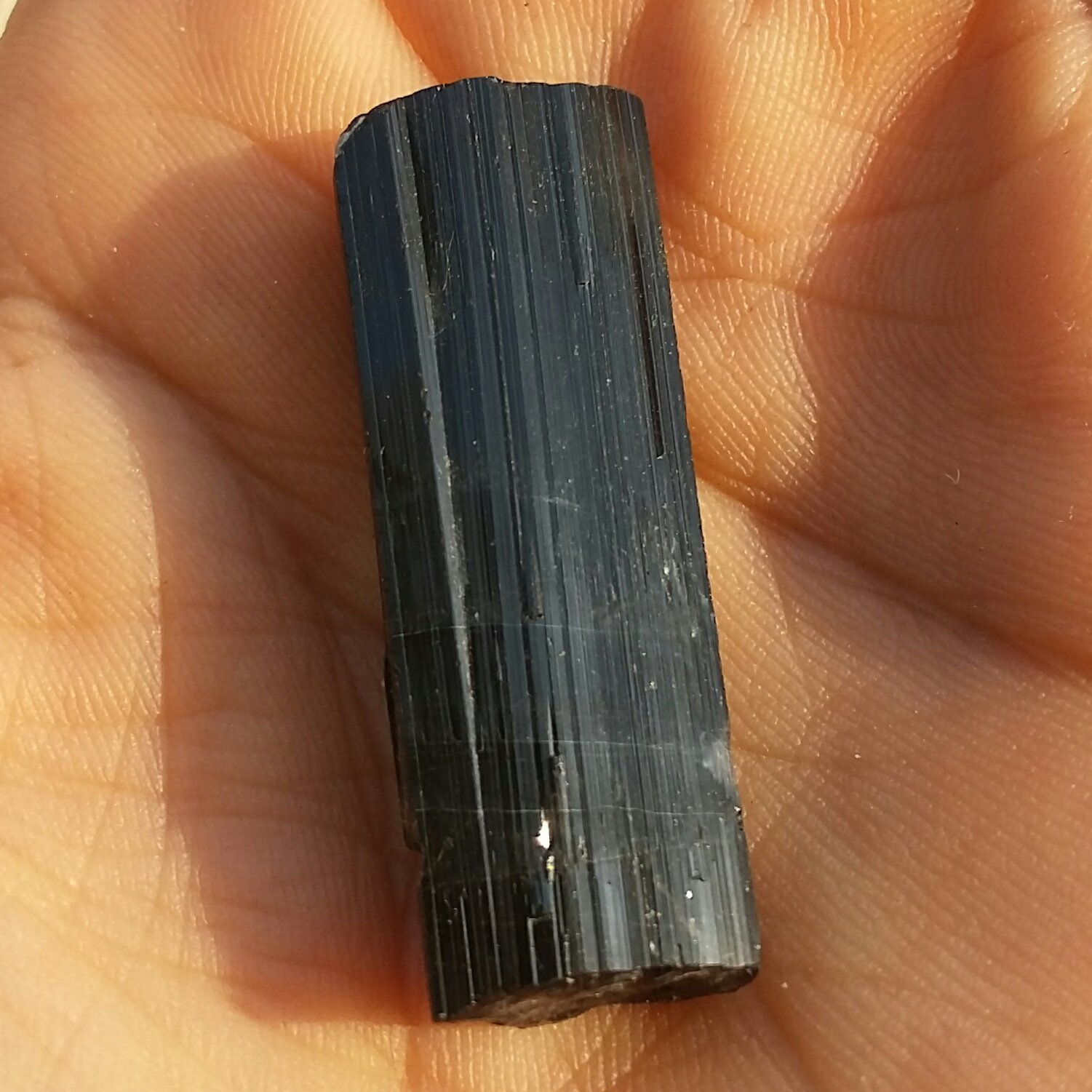 سنگ راف تورمالین شرول وارداتی ارزشمند شاهکار خلقت دیدنی محشر 100درصد طبیعی
مناسب جهت کلکسیون و ساخت نگین فوق العاده خاص