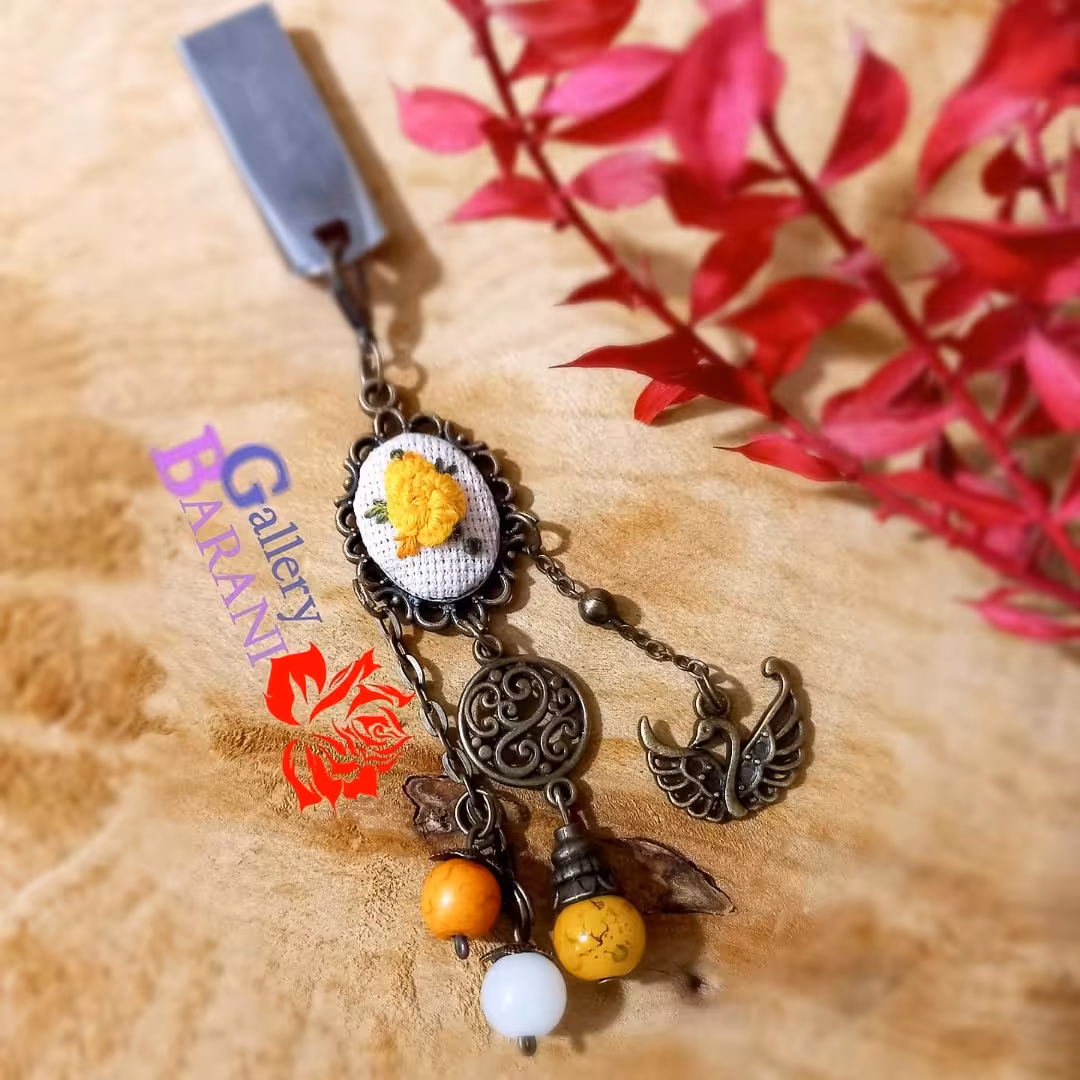 آویز فلش نانازمناسب عنواع فلش میتونه رنگبندی دلخواه خودتون رو سفارش بدید