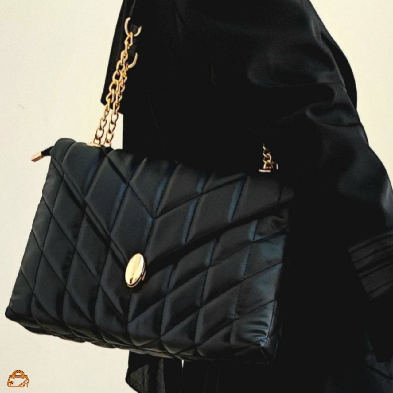 کیف
زنانه
پکه هفتی
گلدوزی
بند دوتکه زنجیر
جنس  باس