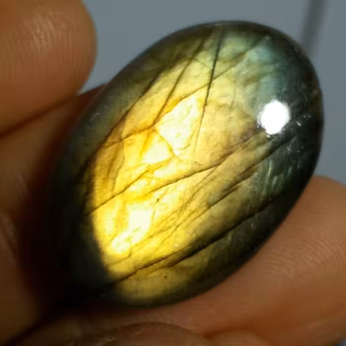 لابرادوریت نگین لابرادوریت وارداتی از کشور لابرادور کانادا با تلالوئی بسیار بی نظیر و کمیاب کد 11179