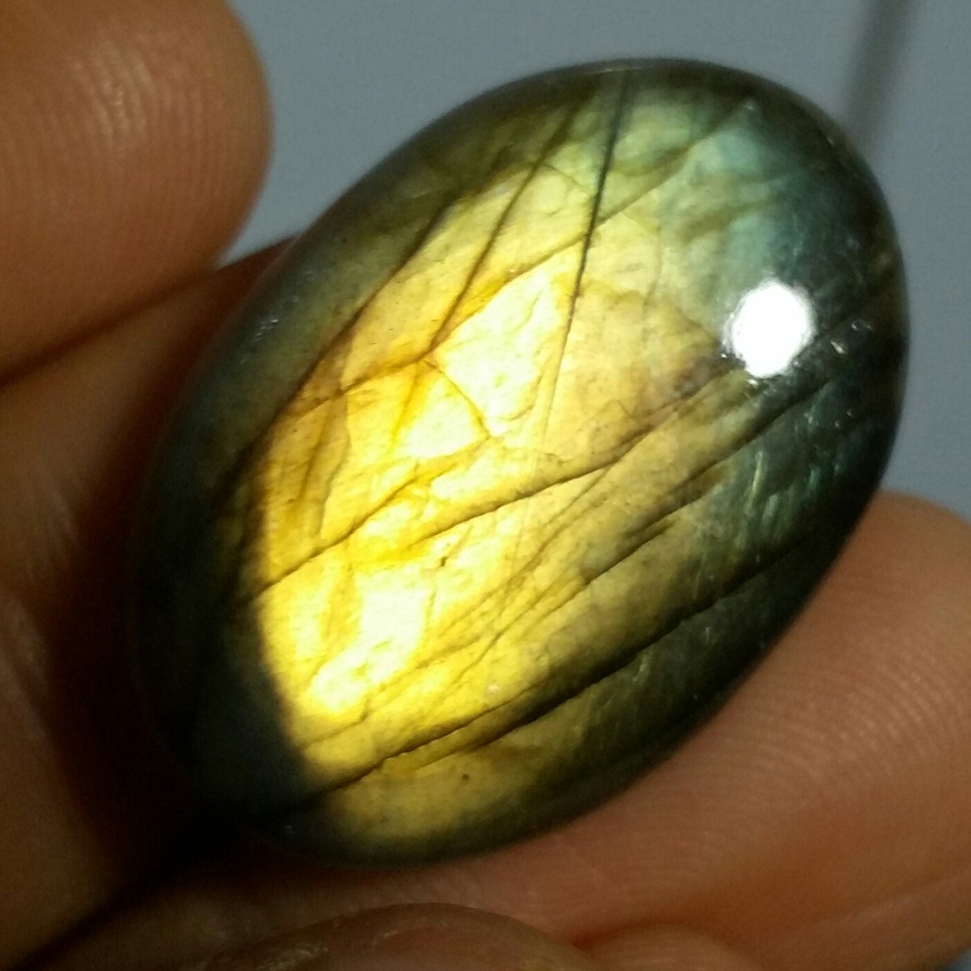 لابرادوریت نگین لابرادوریت وارداتی از کشور لابرادور کانادا با تلالوئی بسیار بی نظیر و کمیاب کد 11179