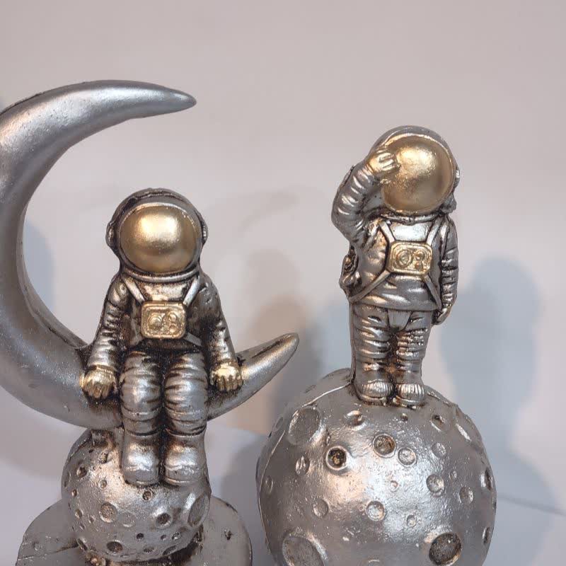 مجسمه فضانورد ست دو تایی مناسب نوجوان ها در رنگهای متنوع سفید، مشکی، طلایی و نقره ای