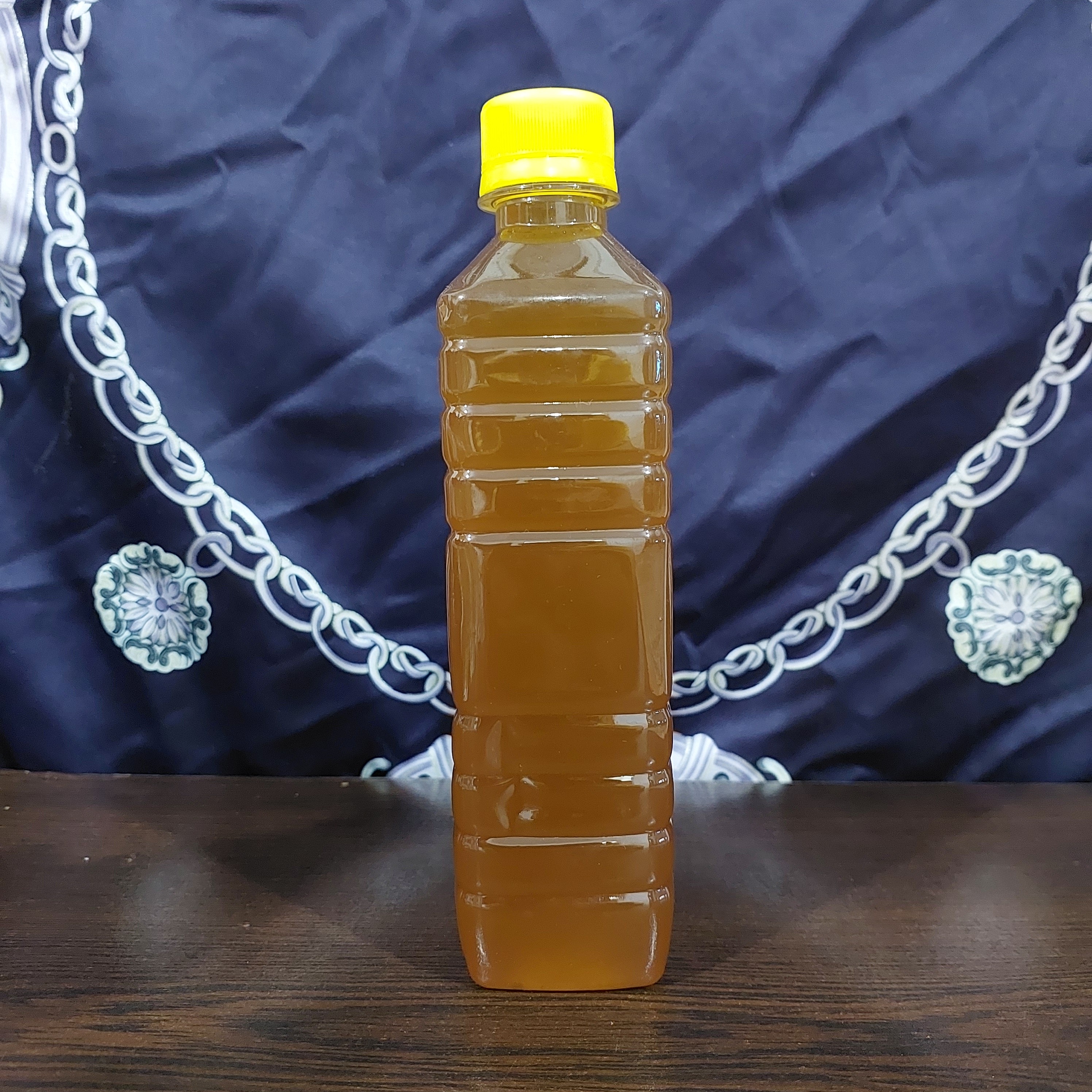 شربت سرکه انگبین تهیه شده با عسل در ظروف نیم لیتری کاملا طبیعی