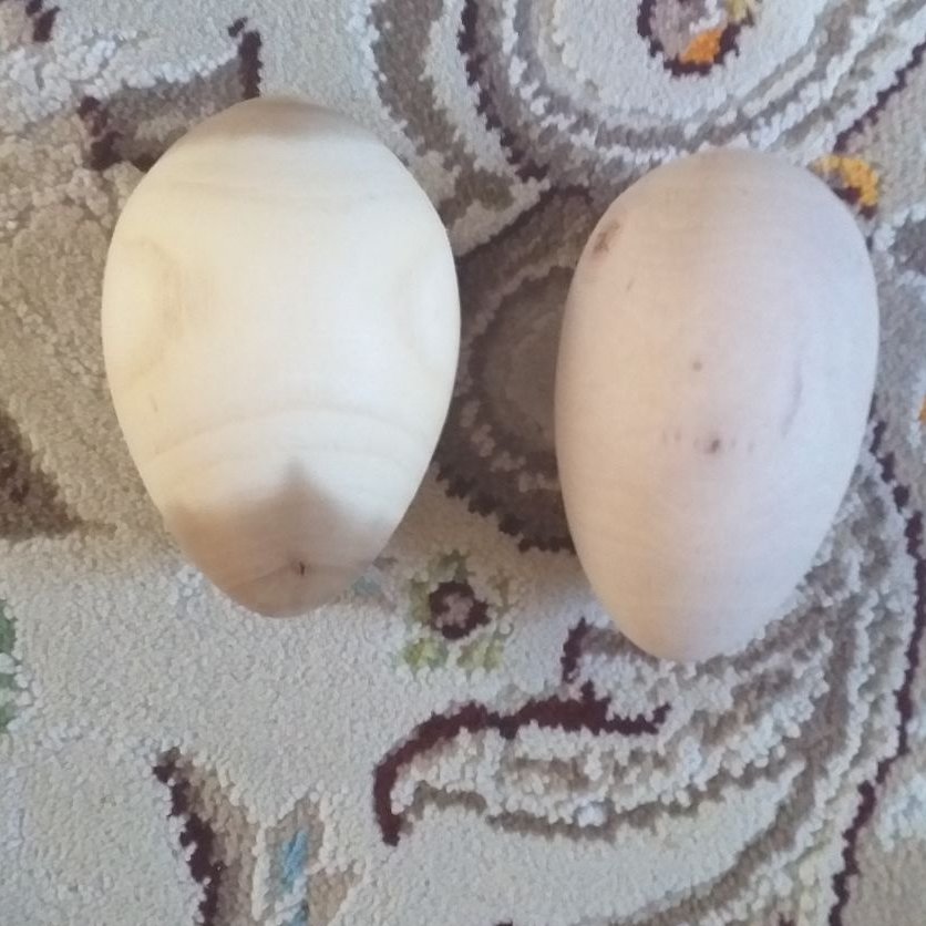 تخم‌مرغ چوبی خراطی شده مخصوص ویترین و روی میز که جنبه تزیینی دارد سایز و ابعاد آ