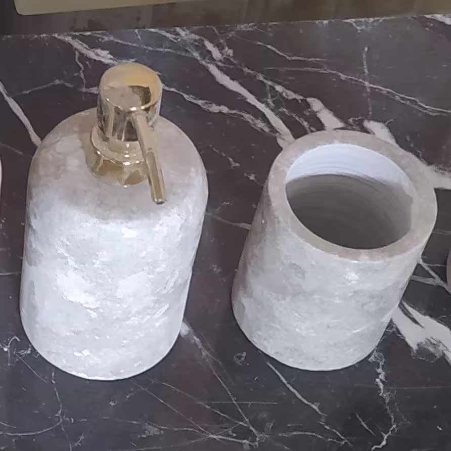 ست سرویس بهداشتی سنگی  شامل جا مایع ، جا مسواکی و خمیر دندان ، رنگ طوسی
