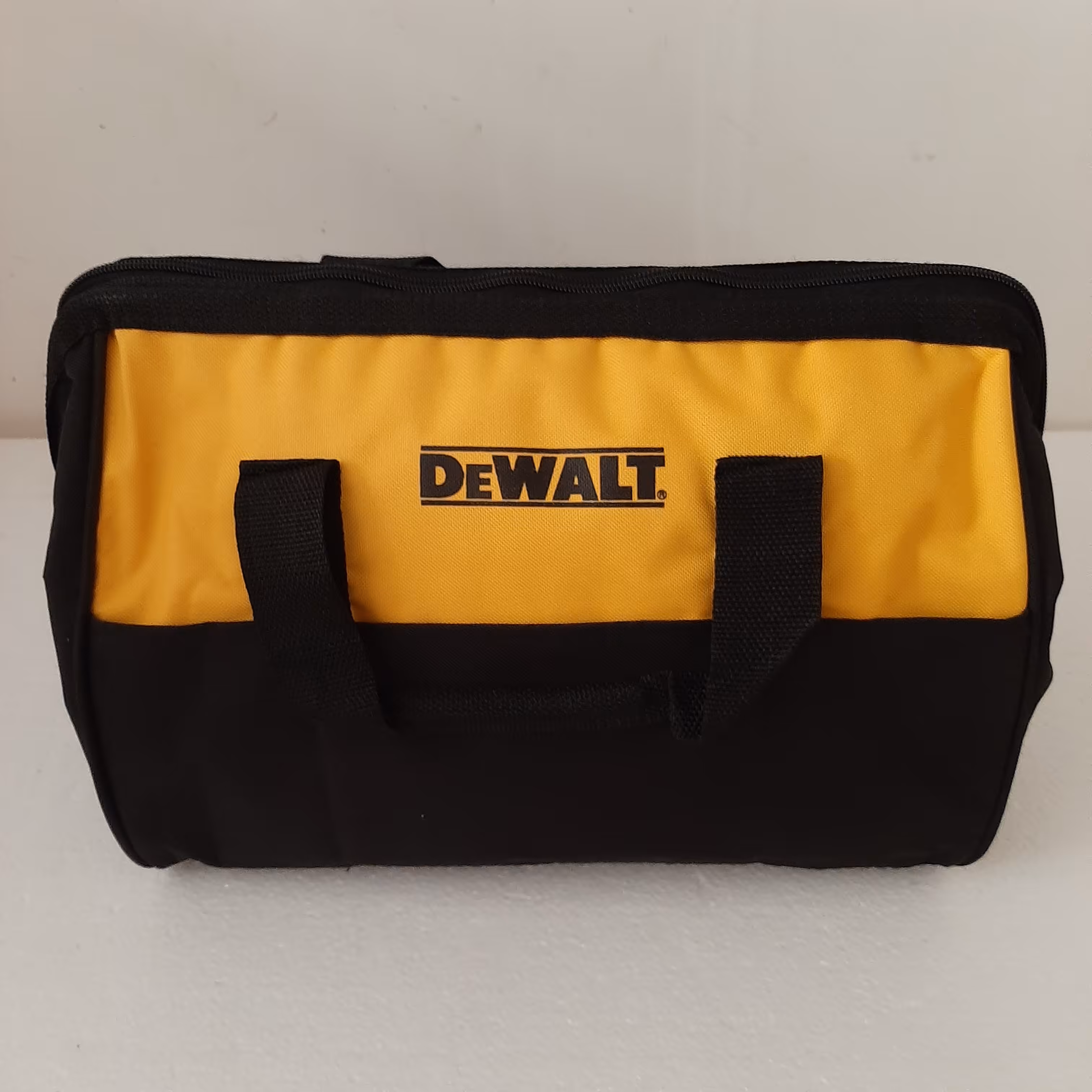 کیف ابزار برزنتی اورجینال دیوالت  طول 37 سانتیمتر