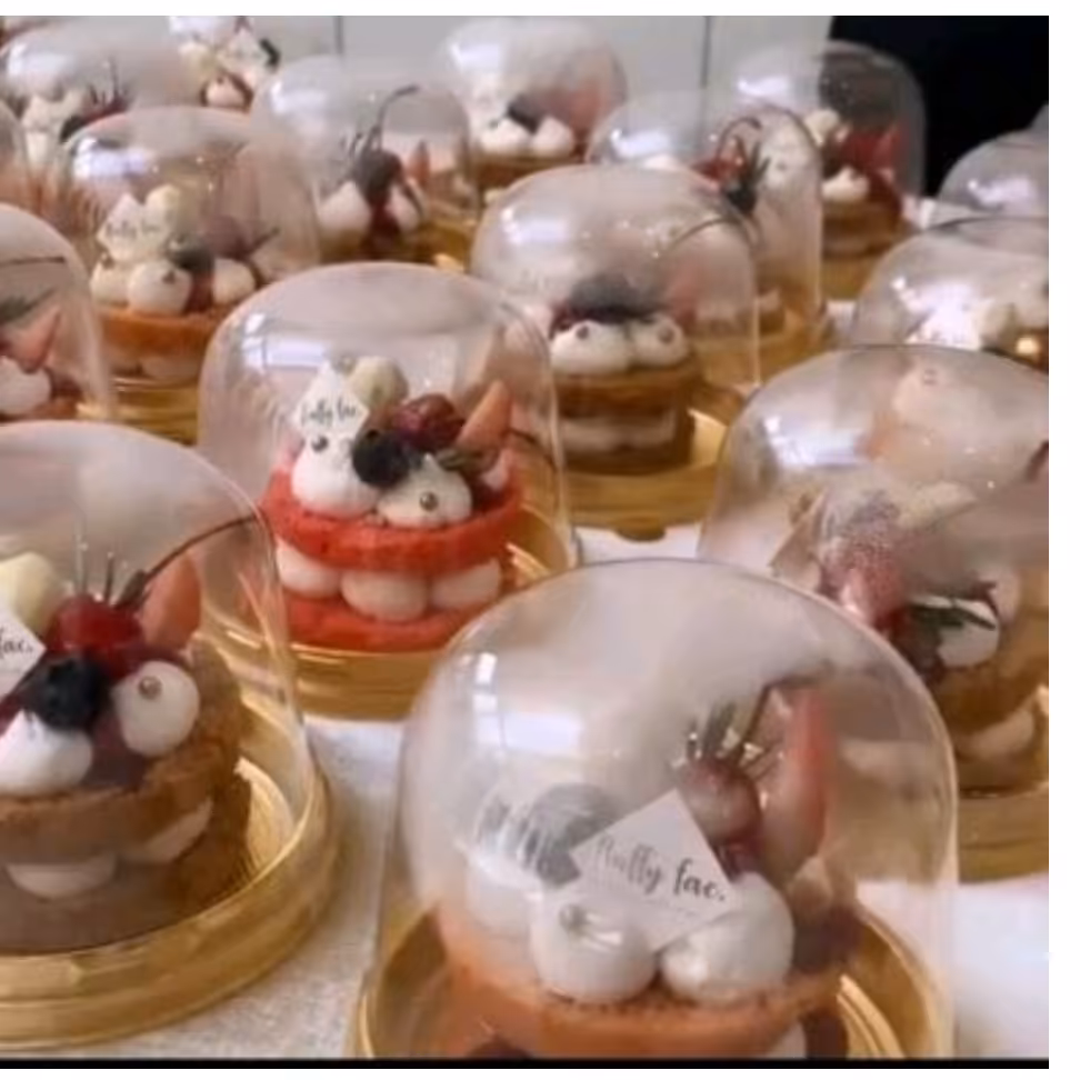 ظرف کاپ کیک پک ده تایی ظرف دسر طلقی ارتفاع 9 کف  10