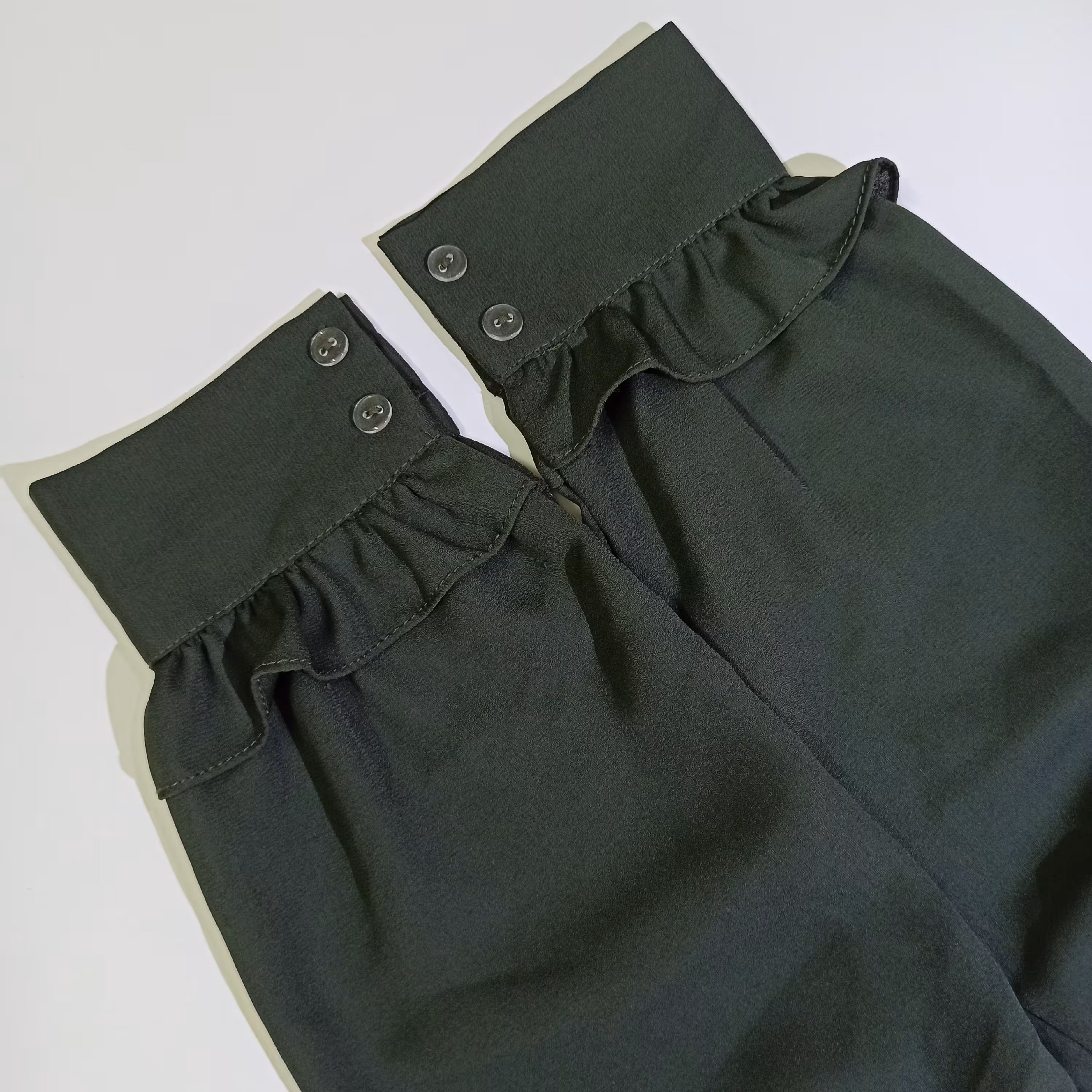 ساقدست شومیزی چین دار کرپ حریر‌ رنگ سبز چین بالا