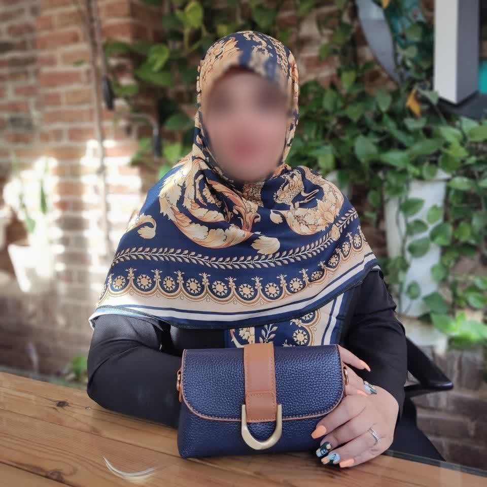 روسری نخی پاییزه رنگ سرمه ای-کرم-طلایی