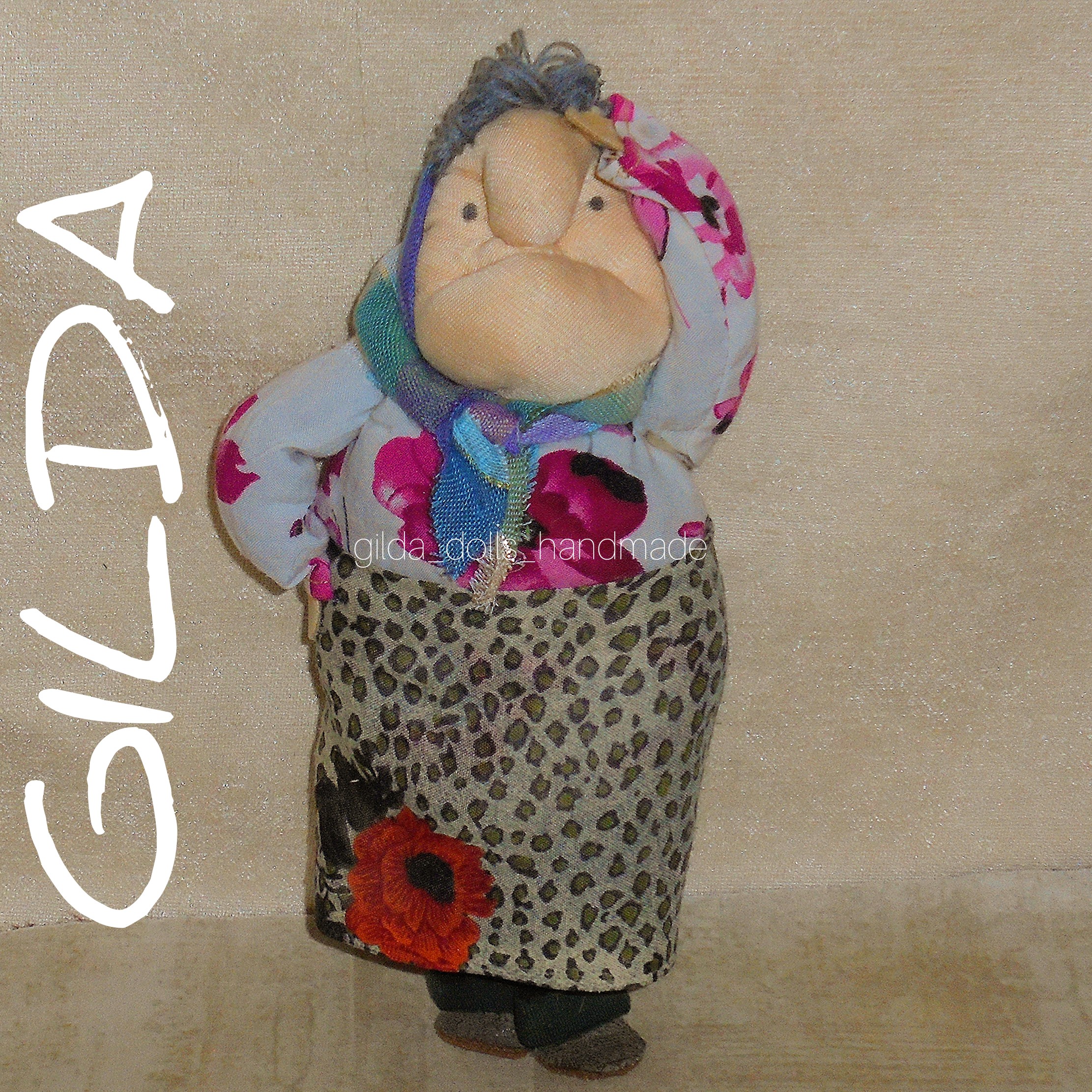عروسک پیرزن 