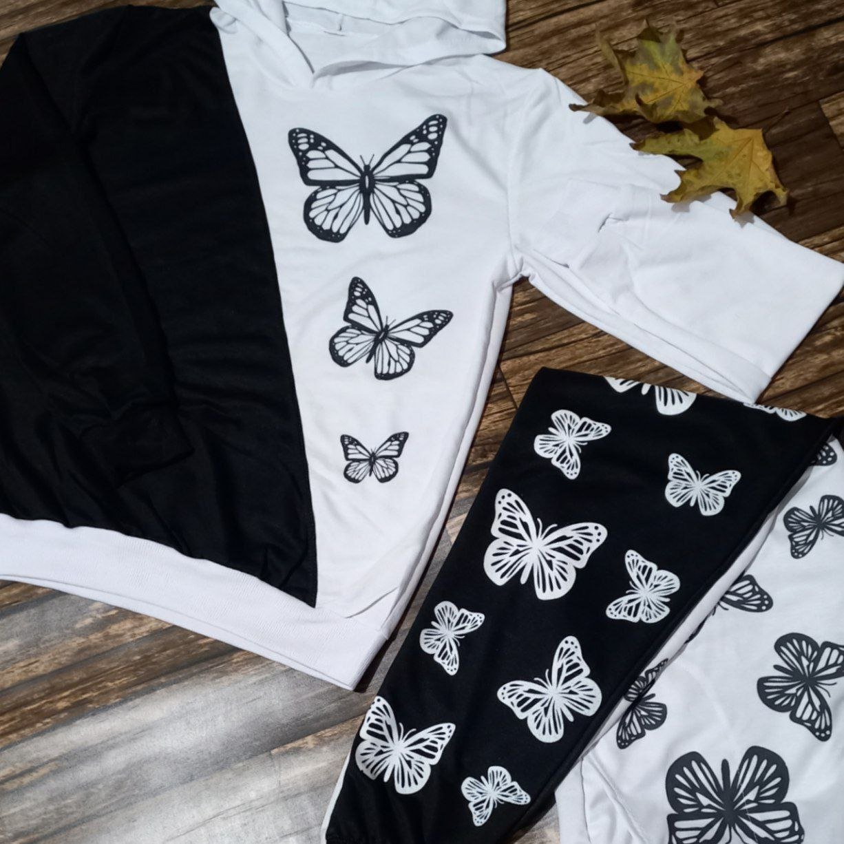 ست پروانه دورس سه نخ داخل کرک خورده . ست هودی و شلوار مشکی و سفید تو کرکی 