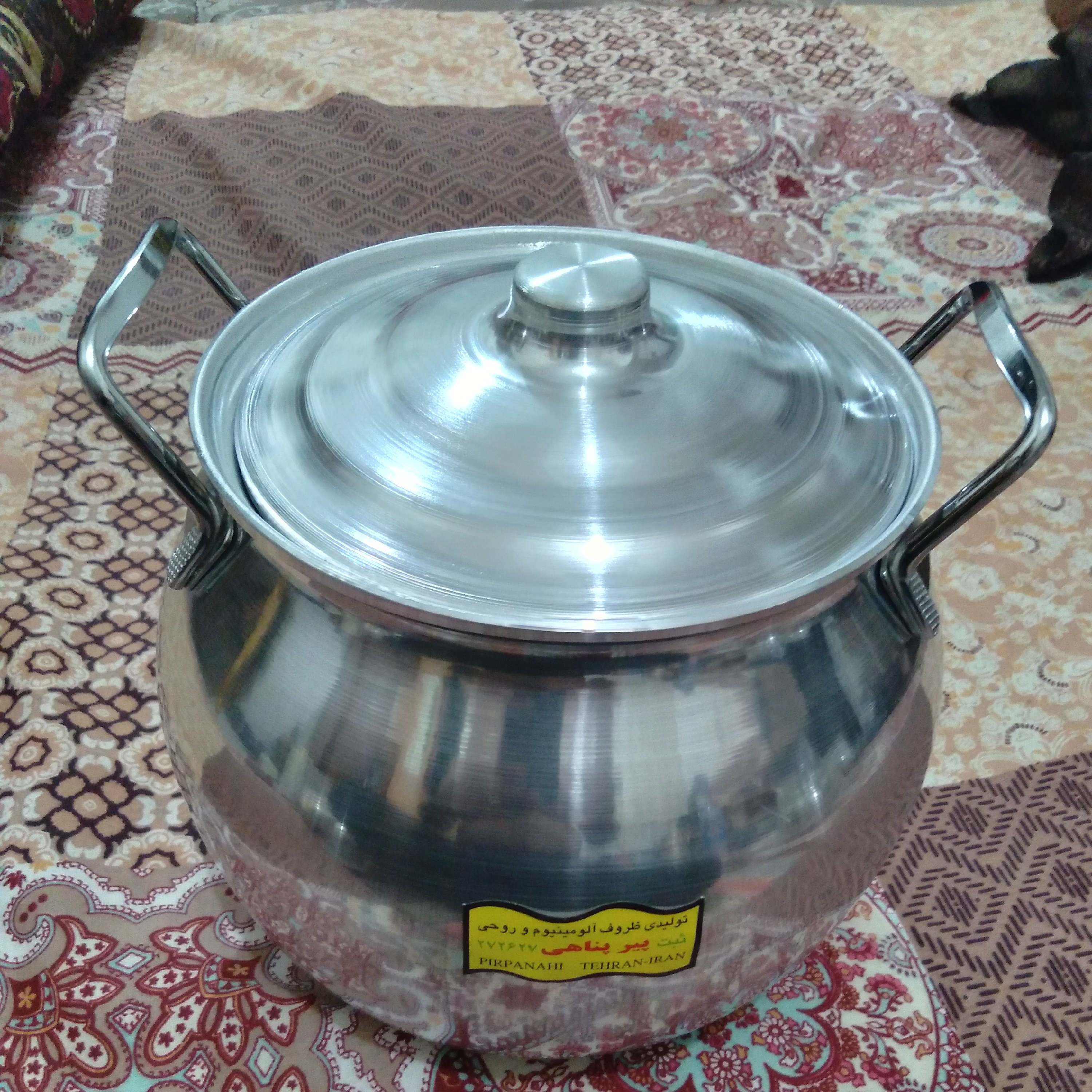 دیزی 2دسته 6نفره پیرپناهی فوق العاده ضخیم
وشیک اماده برای یه اشپزی راحت وپخت غذاهای لذیذ