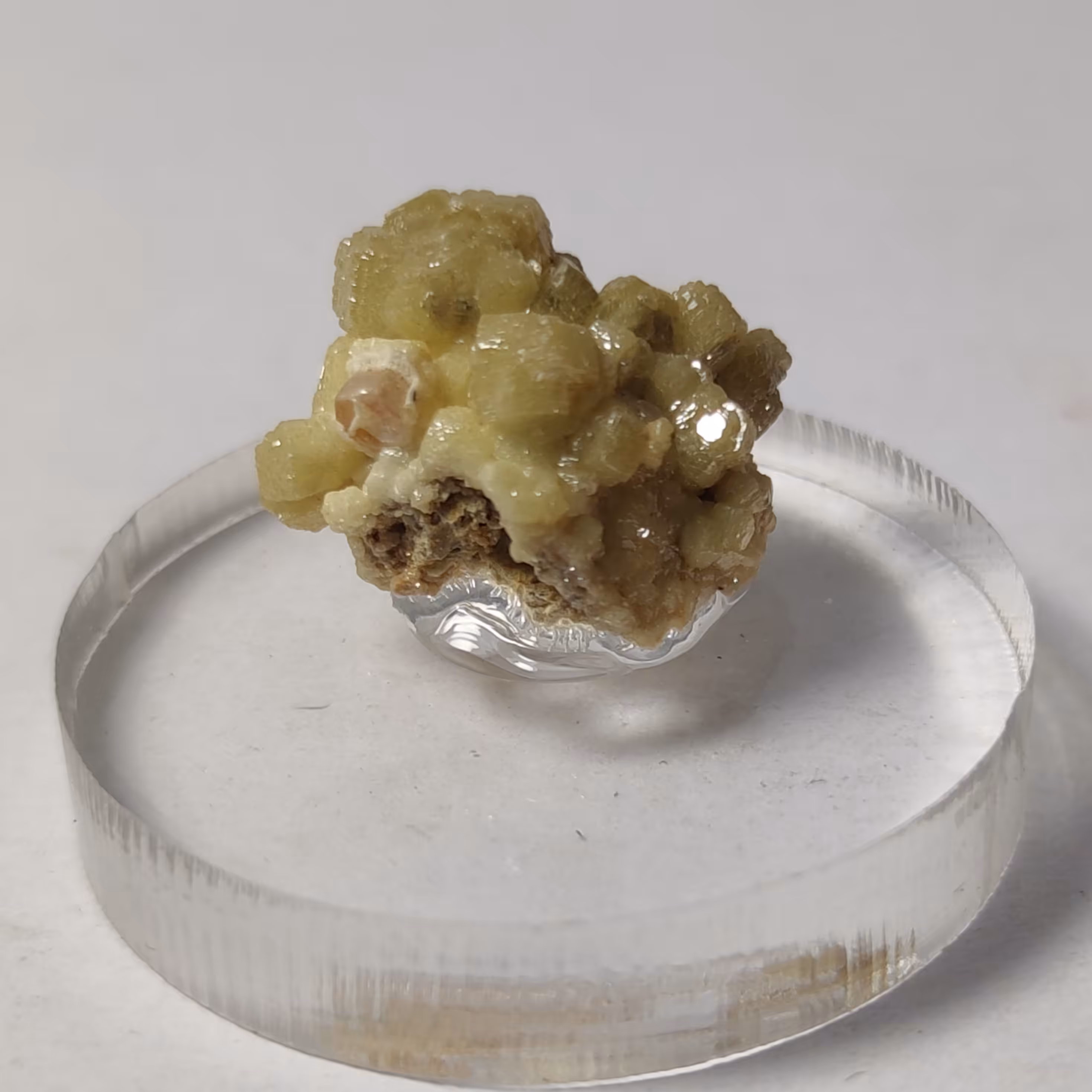 راف سنگ میمتیت معدنی نصب بر روی پایه پلکسی 