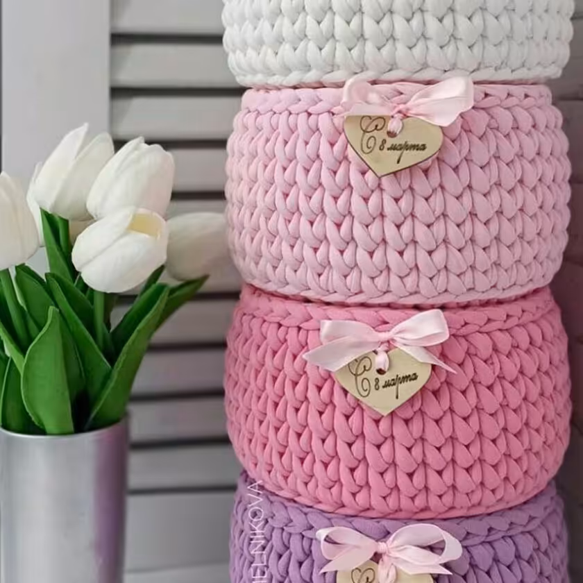 سبد تریکو با رنگهای ملایم و شاد