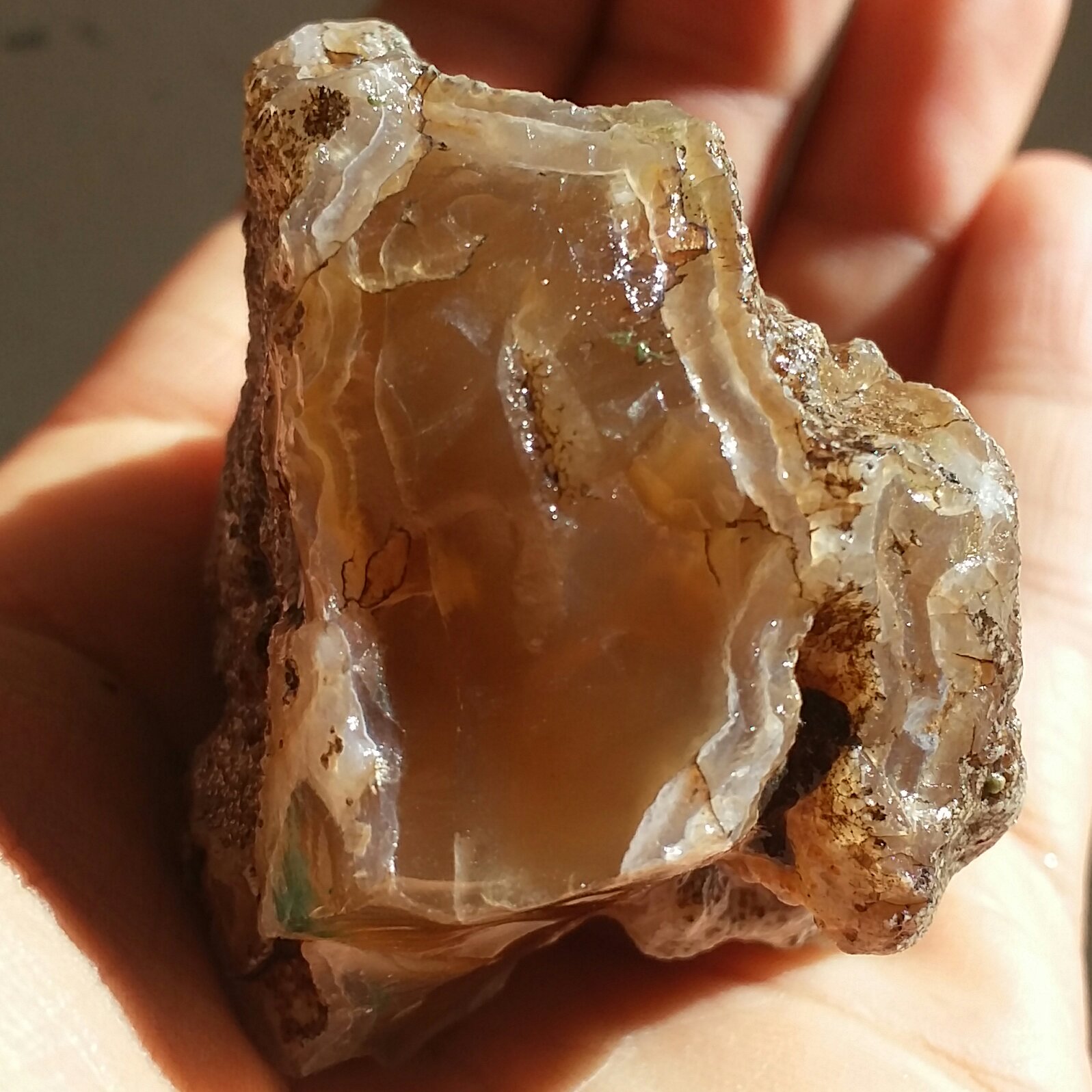 سنگ راف عقیق عسلی با کیفیت محشر
100 در صد طبیعی شاهکار خلقت
با قابلیت ساخت چند نگین بی نظیر خا ا اص