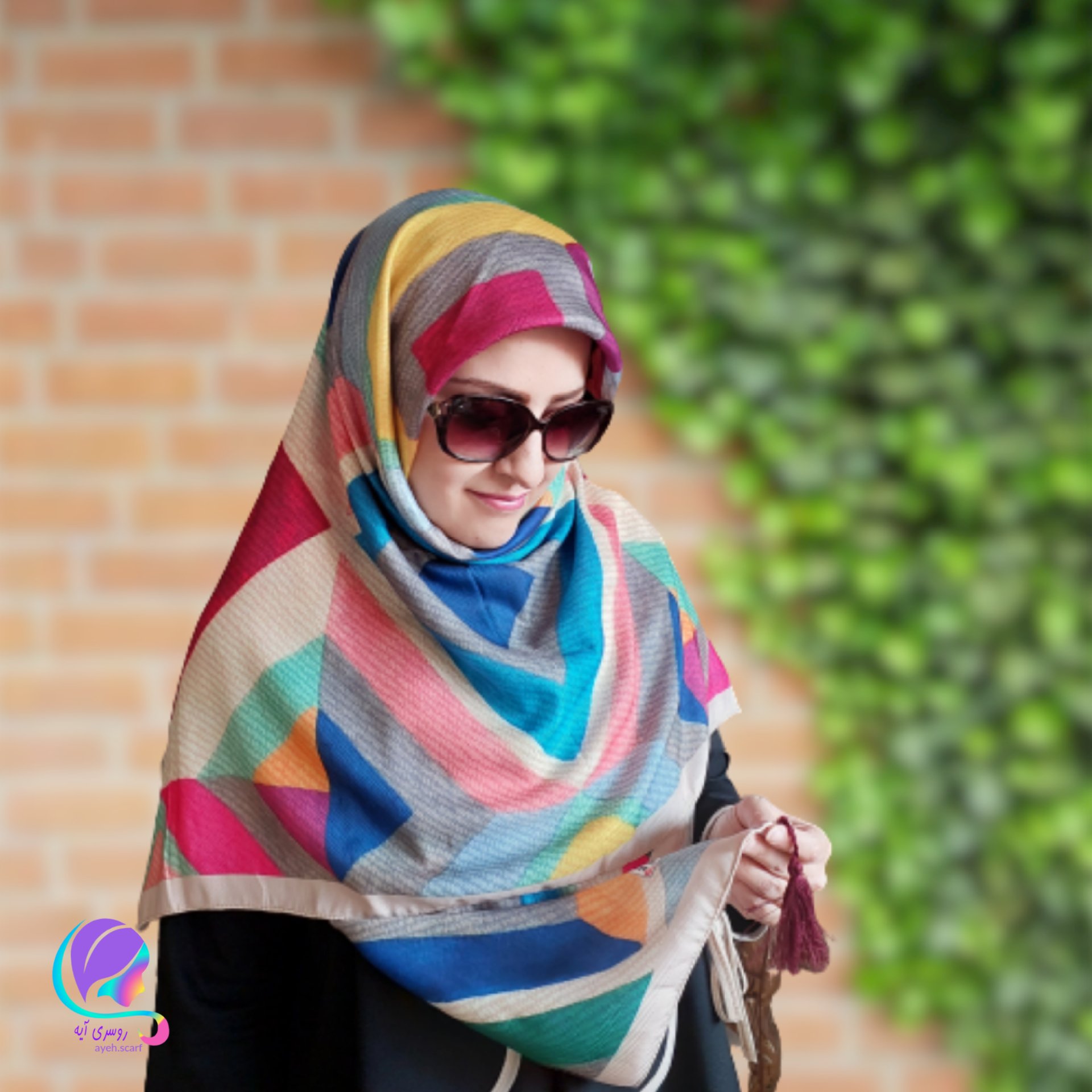 روسری طرح پرفر‌وش و شاد