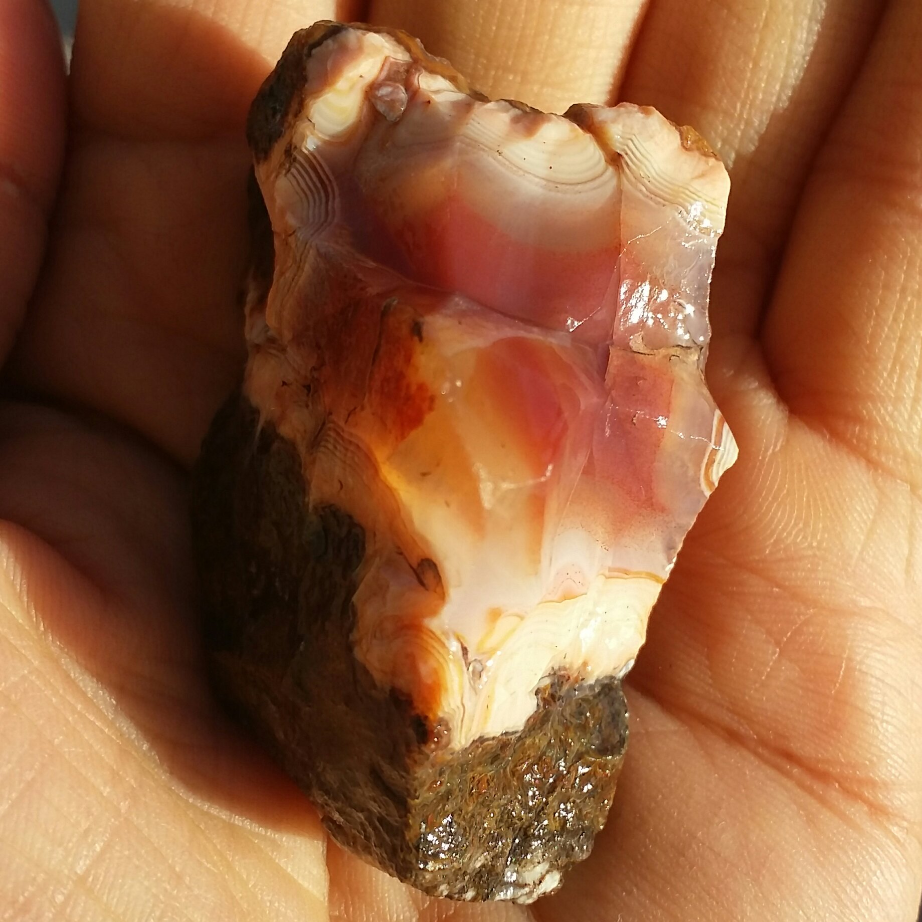 سنگ راف عقیق سلیمانی رنگی تو سرخ بی نظیبییر خا اا ص 100درصد طبیعی
زیبا