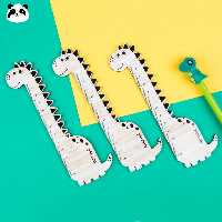 خط کش فانتزی چوبی در طرح های زیبای عروسکی و کارتونی 
دارای تنوع مدل بسیار بالا 
طول 15 سانت 
قابل استفاده در منازل و مدا