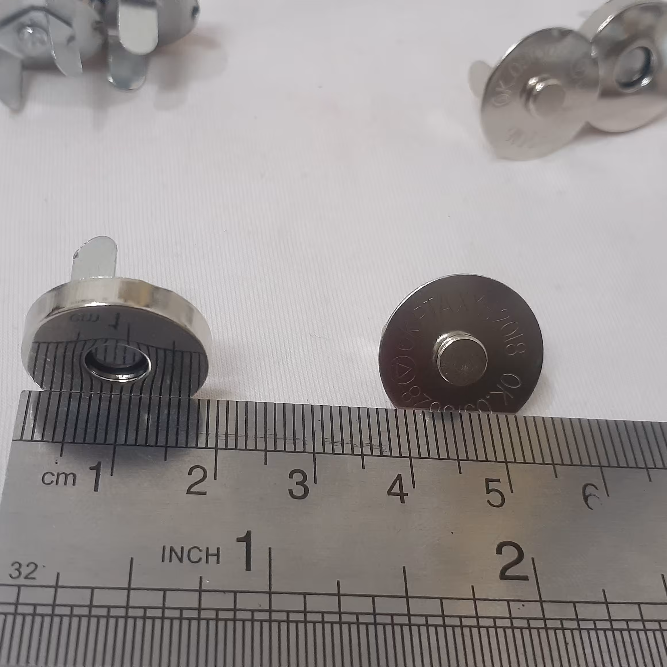 دکمه آهنربایی پک 5 تایی فلزی حدودا 2 سانتیمتر