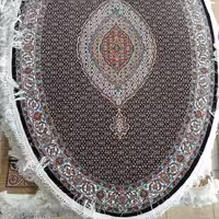 قالیچه یک در یک و نیم متر بیضی ریزماهی مارال سورمه ای 700 شانه اصل صددرصد نخ اکریلیک ارسال پس کرایه