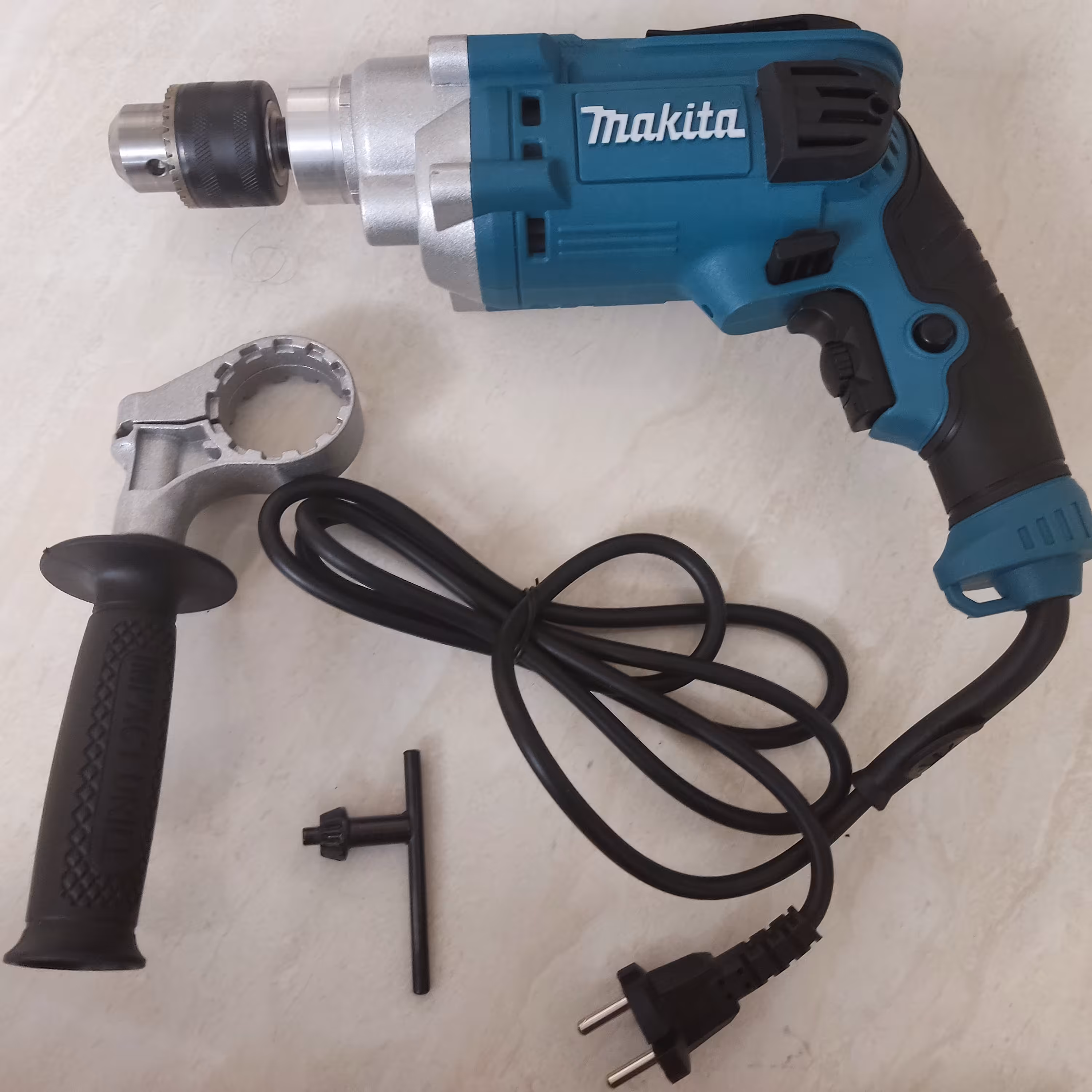 دریل چکشی ماکیتا پر قدرت. سه نظام فلز 