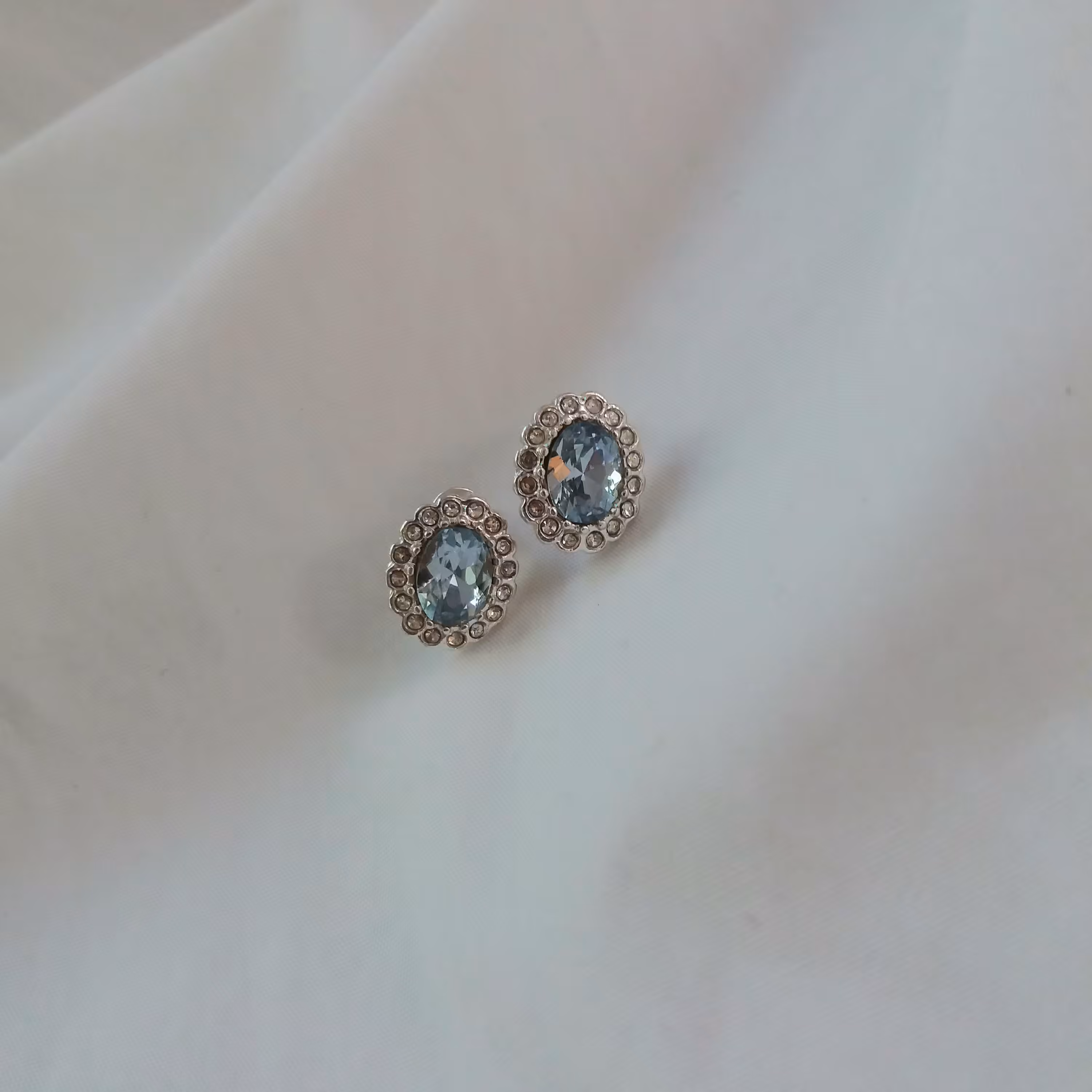 گوشواره نگین سواروسکی آبکاری شده و ضدحساسیت کد 8308 برند acc تحت لیسانس آلمان دارای بارکد اصالت کالا