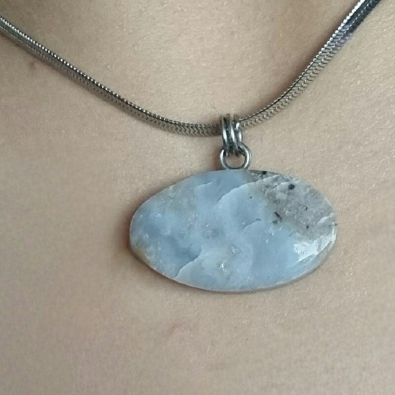 گردنبند سنگ عقیق تراش دامله مدل  بیضی  با گیره استیل