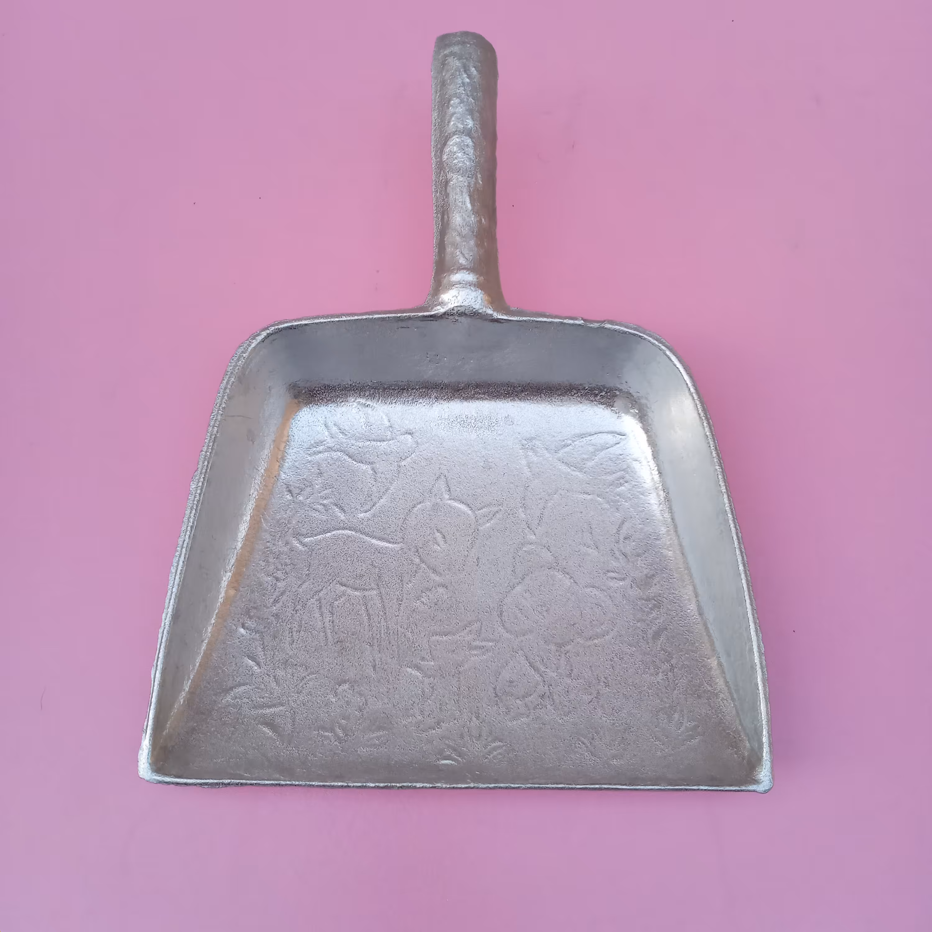 خاک انداز روحی رنگ نقره ای طرح برجسته    