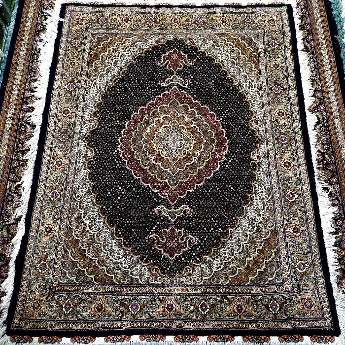 فرش دستبافت ریز ماهی خرّم طرح کمال الملک خوی سایز قالیچه سرمه ای کد 127