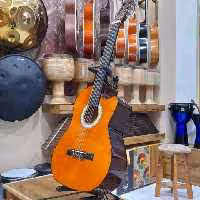 گیتار کینگ طرح یاماها c80 با کیف ضد باران همراه مضراب رایگان و ارسال رایگان با ضمانت و گارانتی