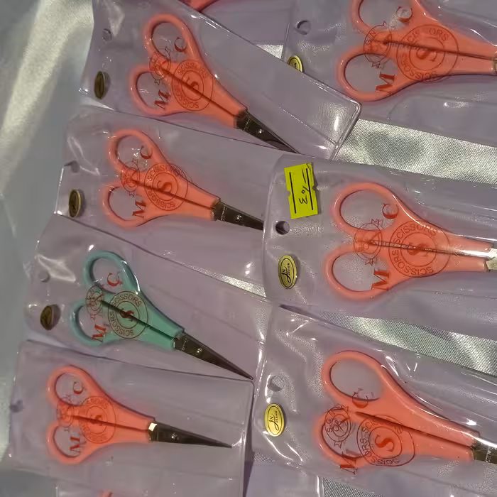 قیچی کوتاهی ابرو جنس خوب طلایی 