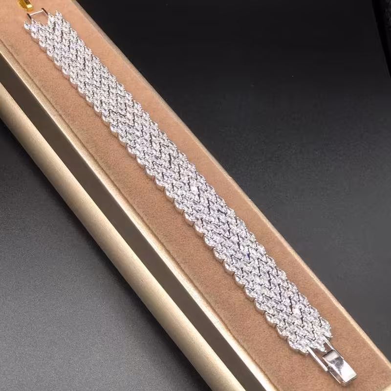 دستبند نقره جواهری عیار 925 ظریف مشابه طلا وزن 39.2 گرم نگین های مارکیز بدون ریزش کد 378 فروش با ارائه فاکتور معتبر 