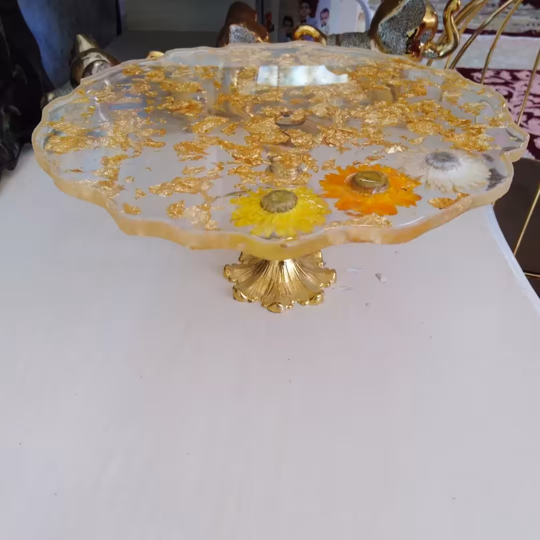 ظرف شیرینی تمام رزین با گلهای زیبا. قابل شستشو با آب سرد. بسیار زیبا و سبک 