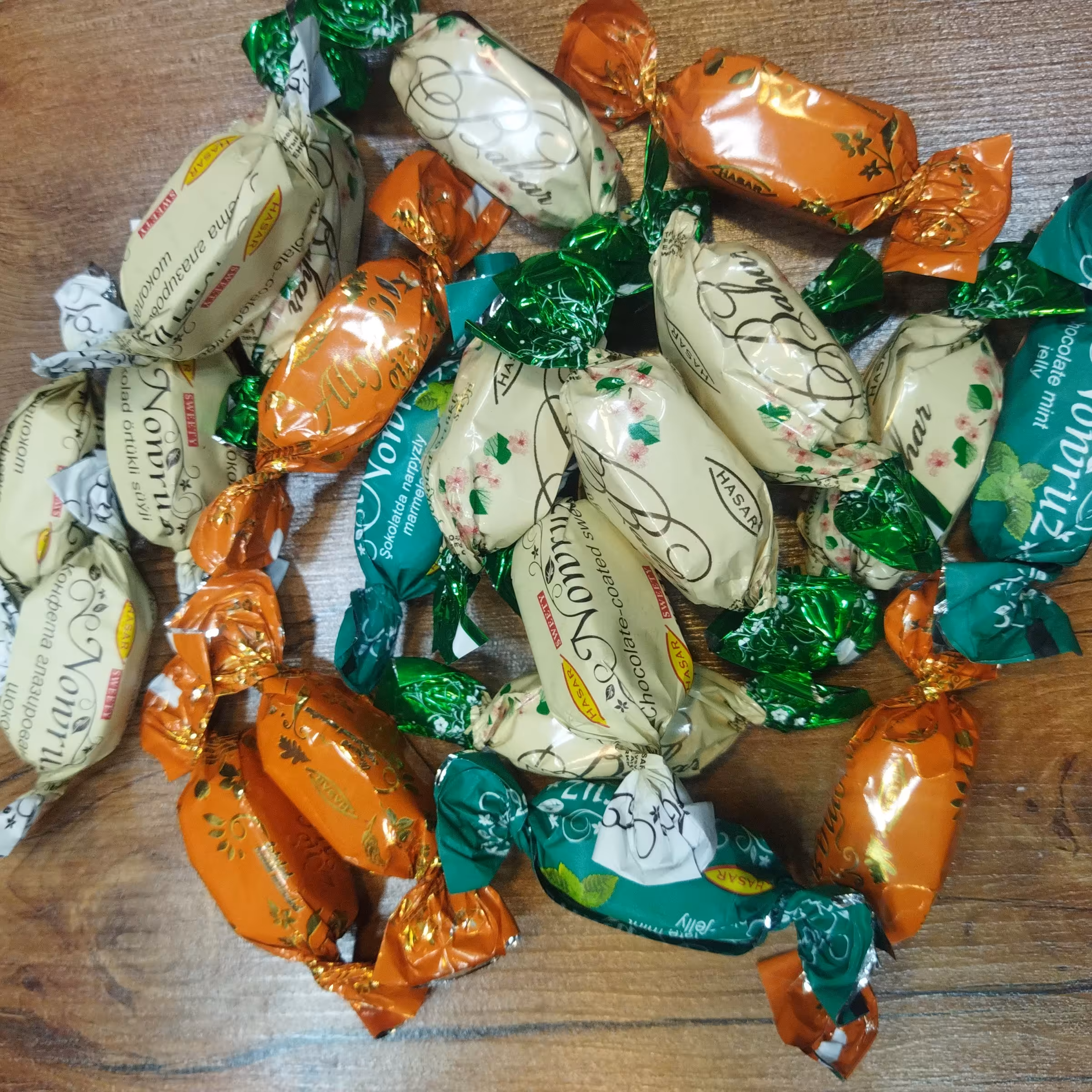 شکلات نوروز مخلوط