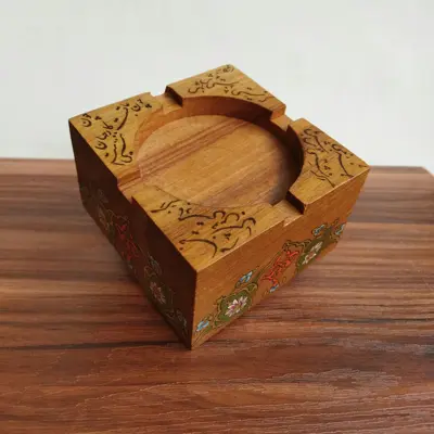 زیرسیگاری چوبی با اجرای نقوش سنتی