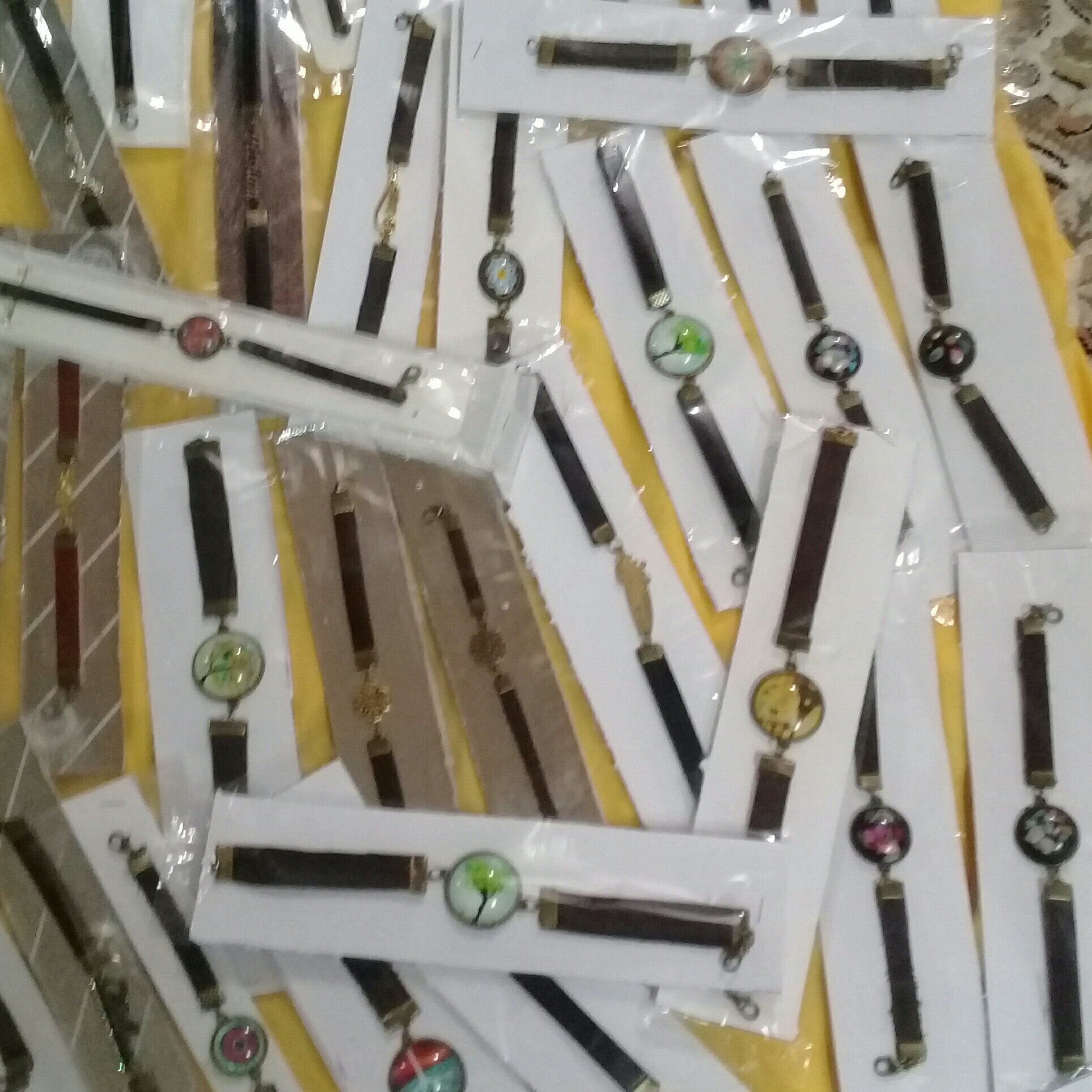 دستبند بند چرم.