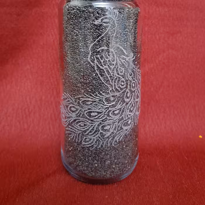 حکاکی طرح طاووس روی ظرف غذا (عکس نمونه کار) طرح دلخواه پذیرفته میشود 