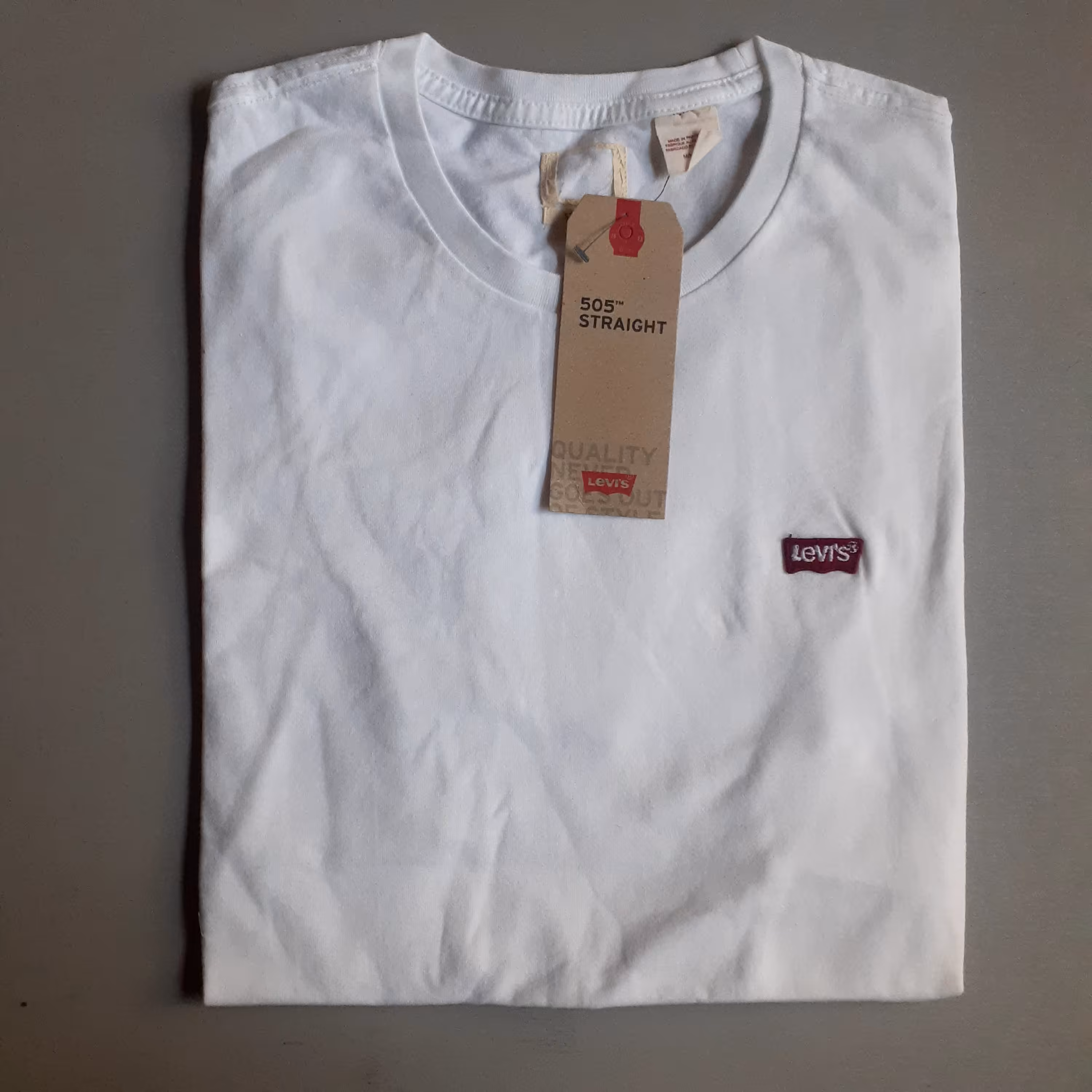 تیشرت پسرانه اورجینال Levis سایز  M سفید