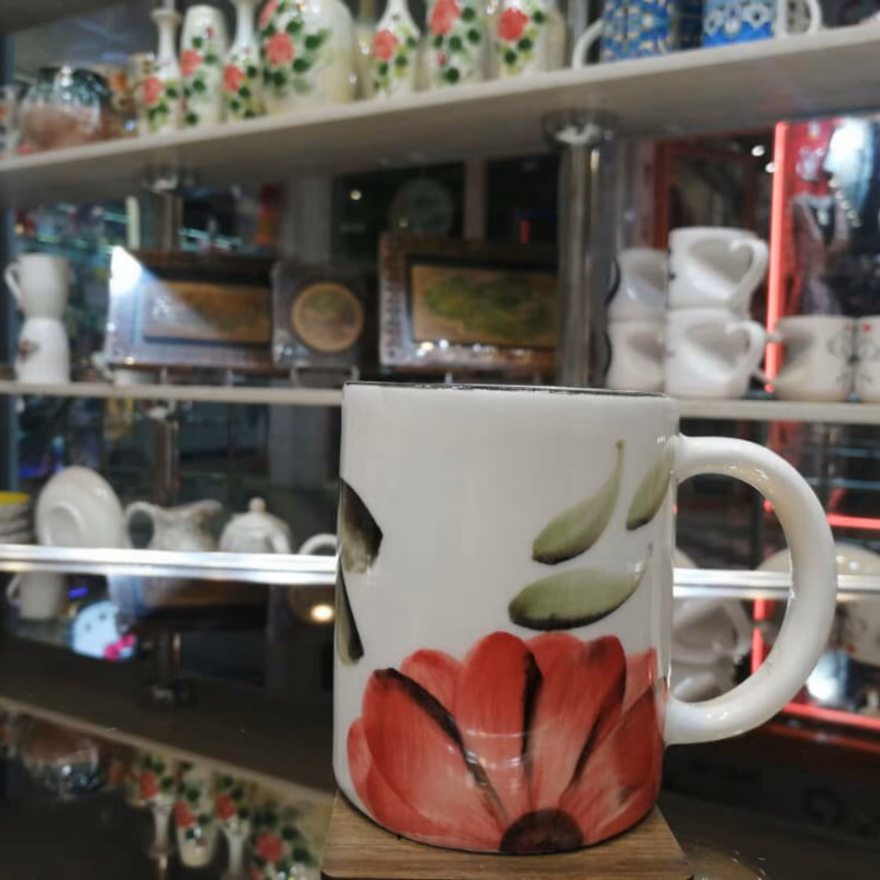 ماگ استوانه ای گل قرمز