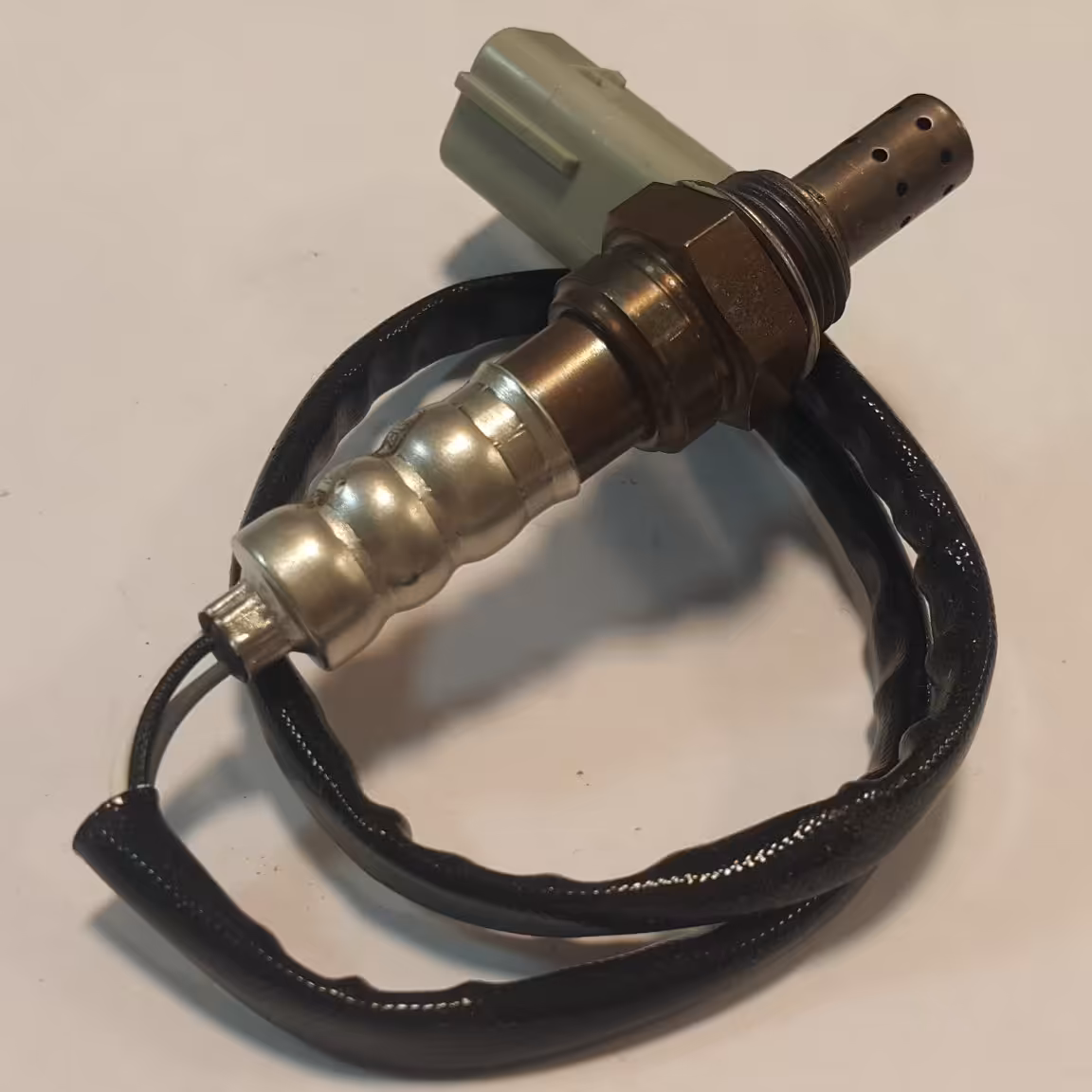 سنسور اکسیژن پایین طرح ntk مناسب خودرو پراید ، تیبا و ساینا