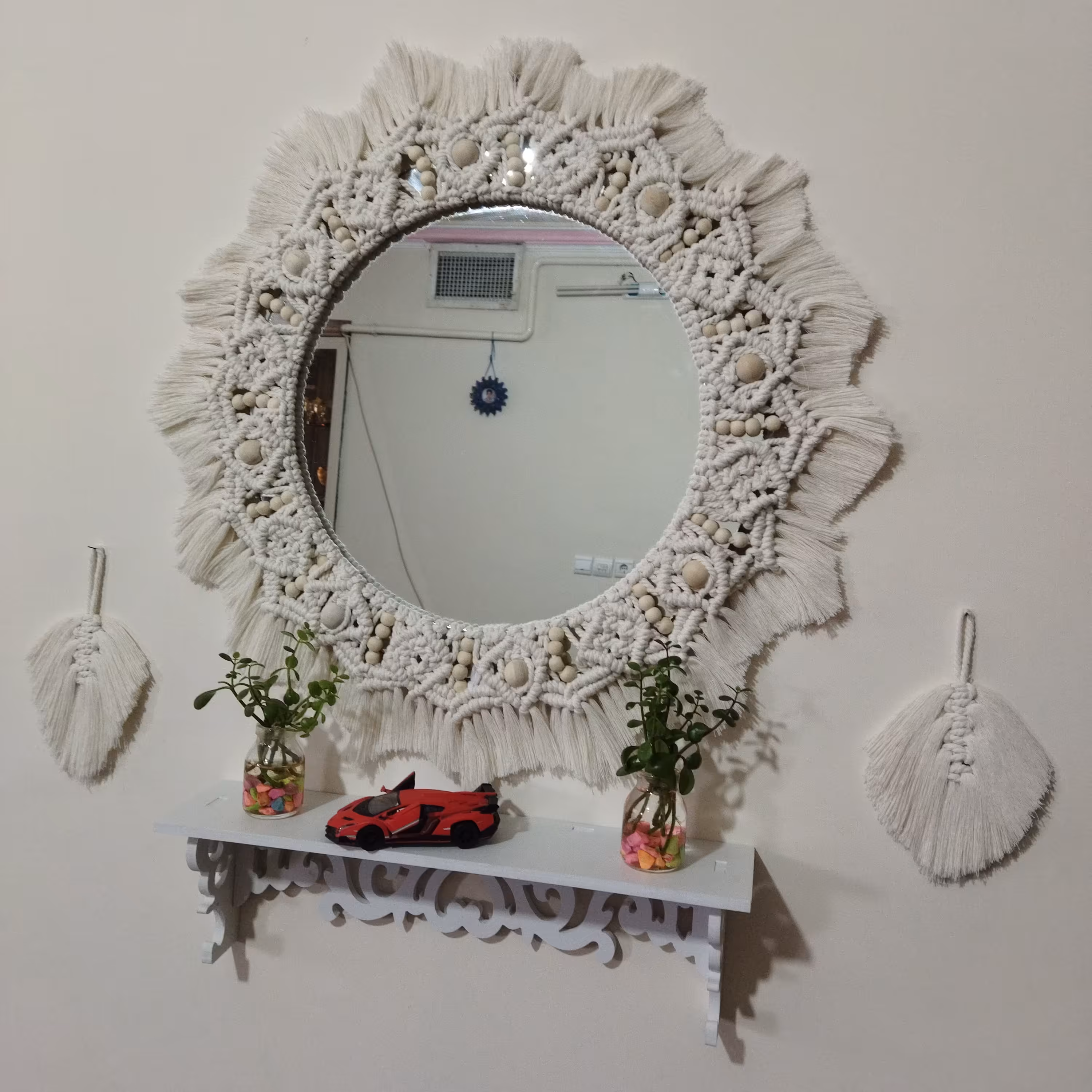 آینه(حلقه دور آینه)دستبافت مکرومه وبرگ بیگی