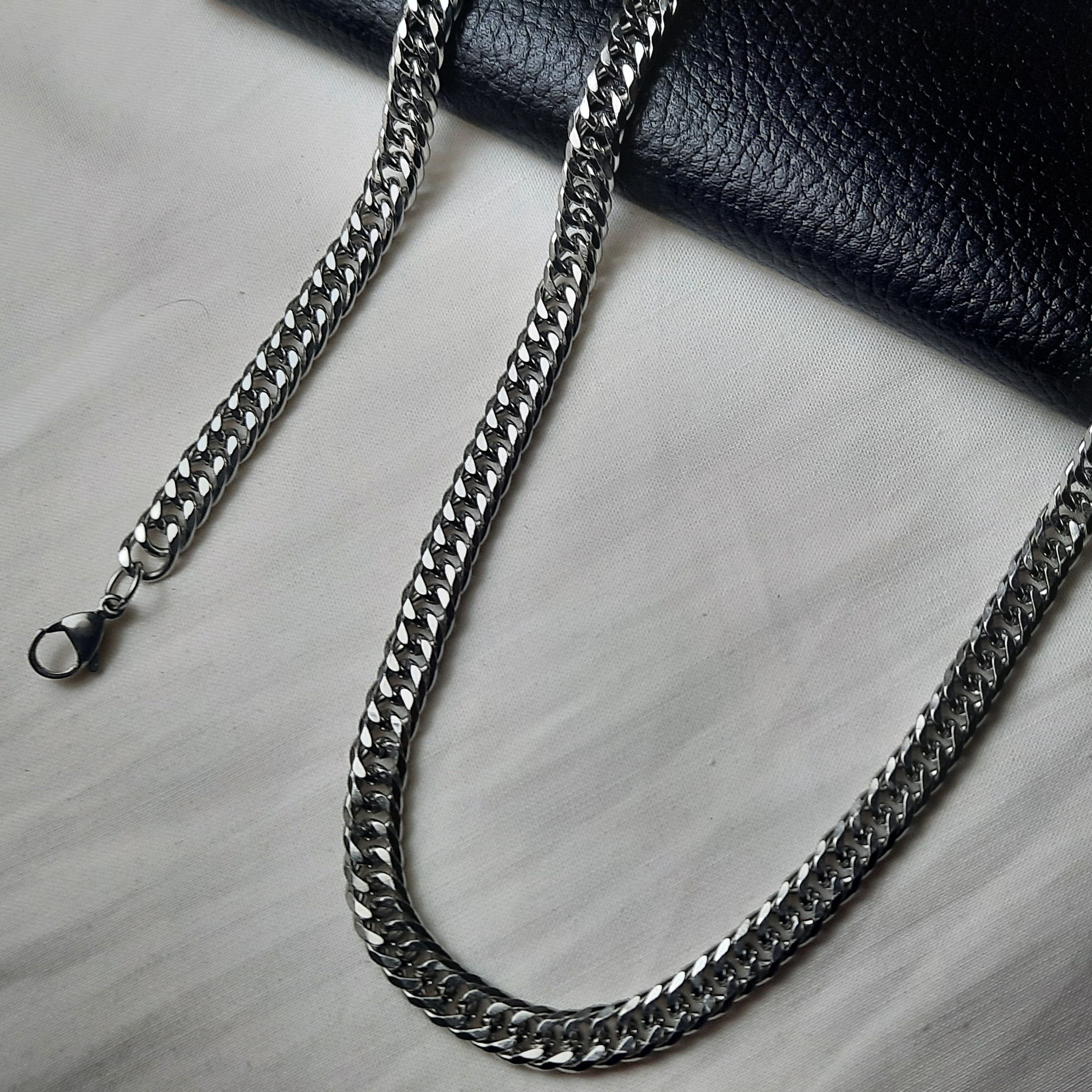 ست گردنبند و دستبند کارتیر استیل رنگ ثابت درجه یک (ارسال رایگان ب سراسر کشور )