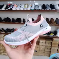  کفش اسکیجرز ابر و بادی