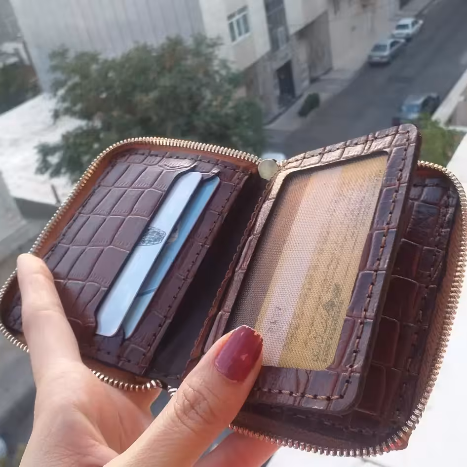 جاکارتی چرم  دور زیپ  سه لت 11کارته   جاکاتی چرم طبیعی دستدوز