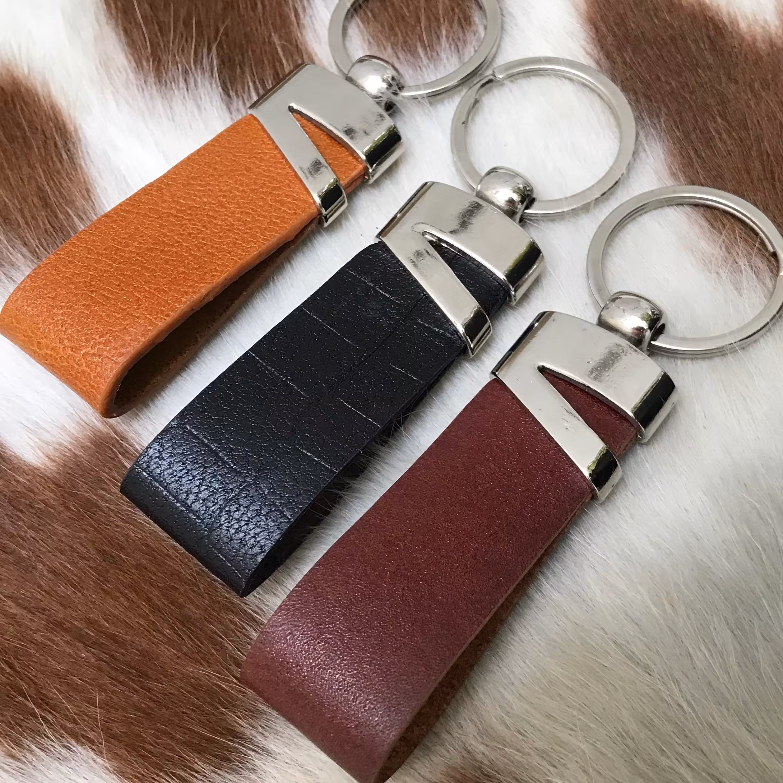 جاسوئیچی چرمی مدل شیاردار و فلشی