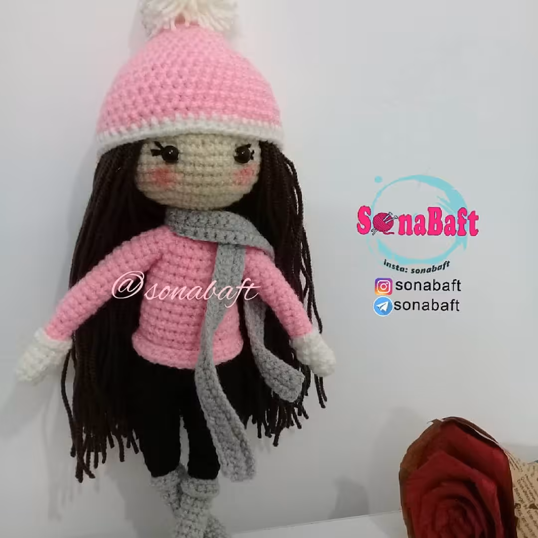 عروسک بافتنی دختر زمستونی