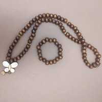 گردنبند و دستبند چوبی کادویی