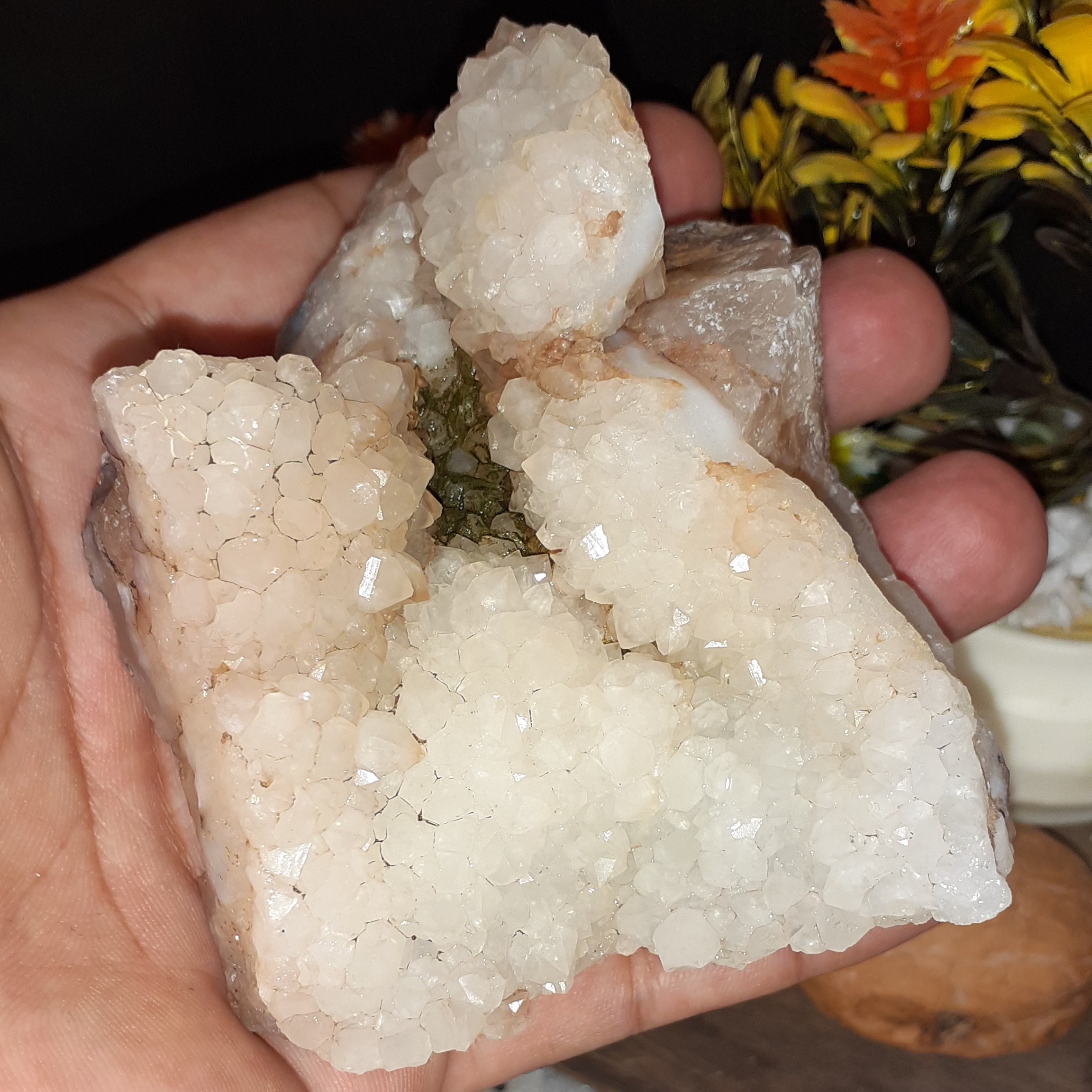 سنگ راف کلکسیونی کوارتز بابلور درخشان مناسب کلکسیون و دکور پشت ویترین مغازه ها