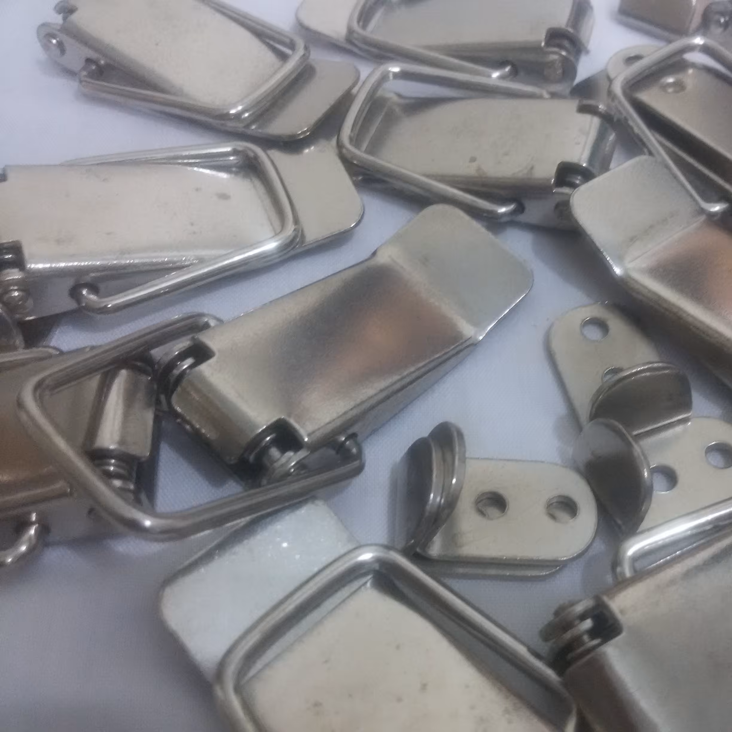 چفت درب دستگاه جوجه کشی